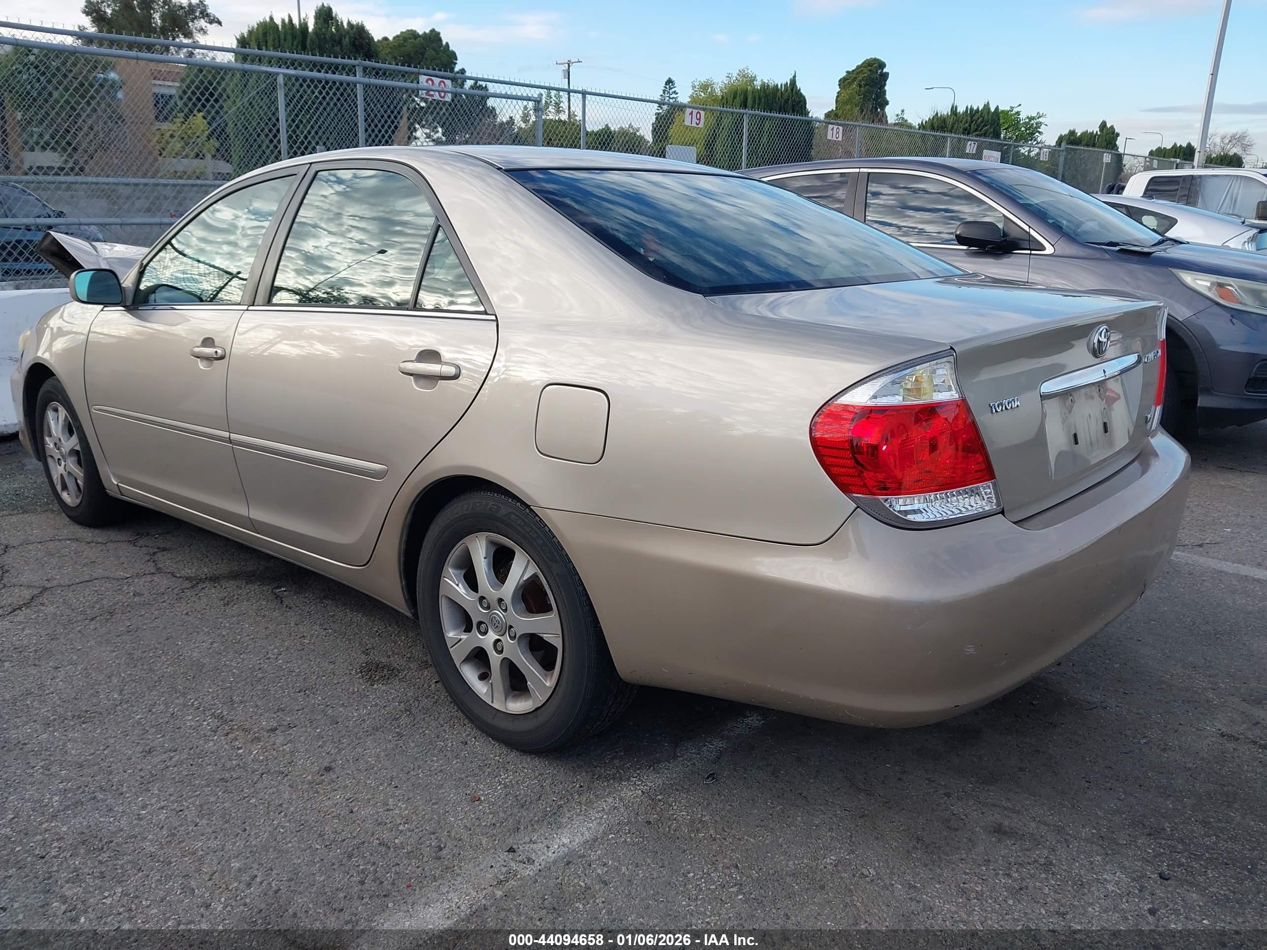 TOYOTA CAMRY image 3