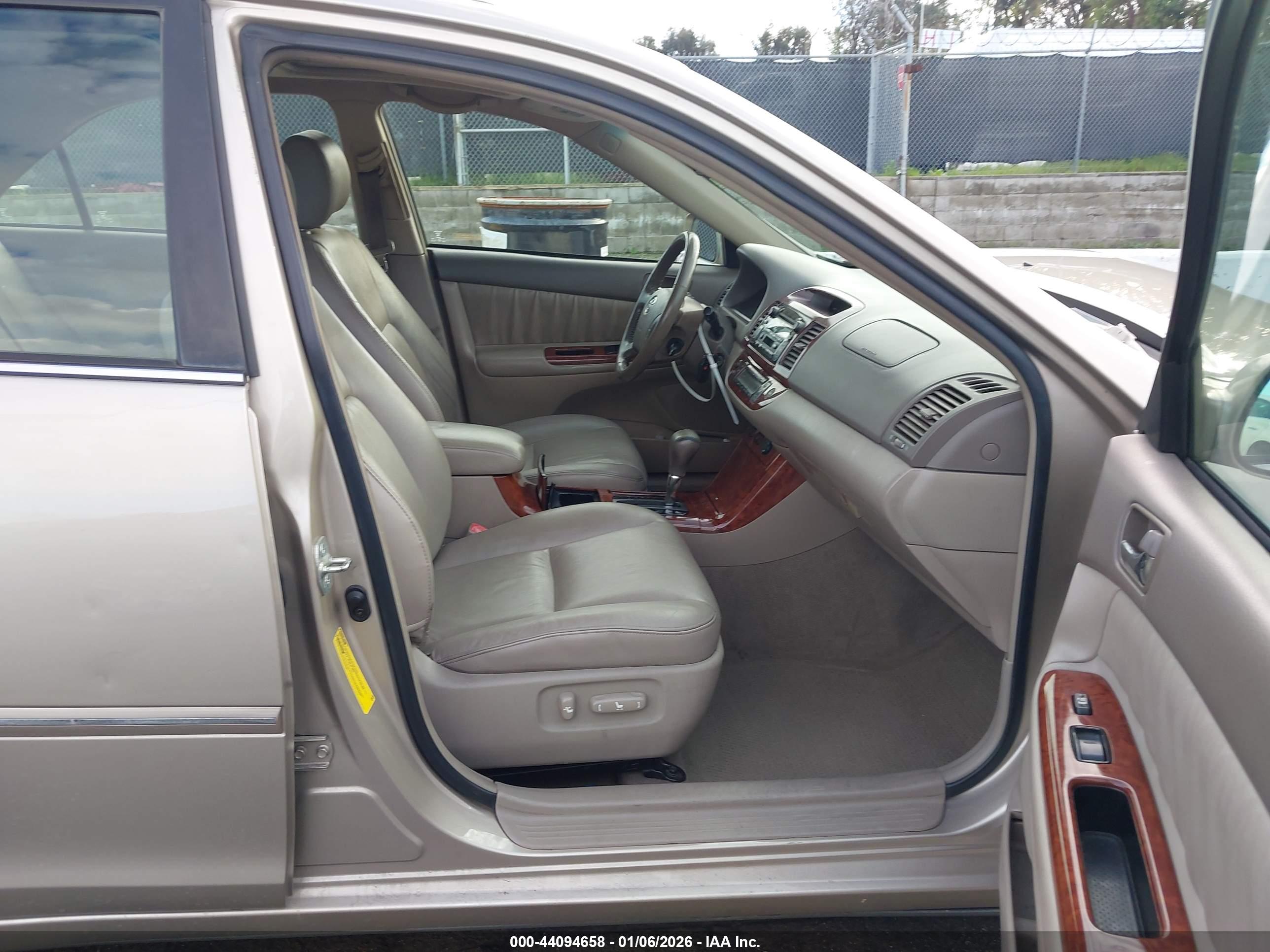 TOYOTA CAMRY image 5