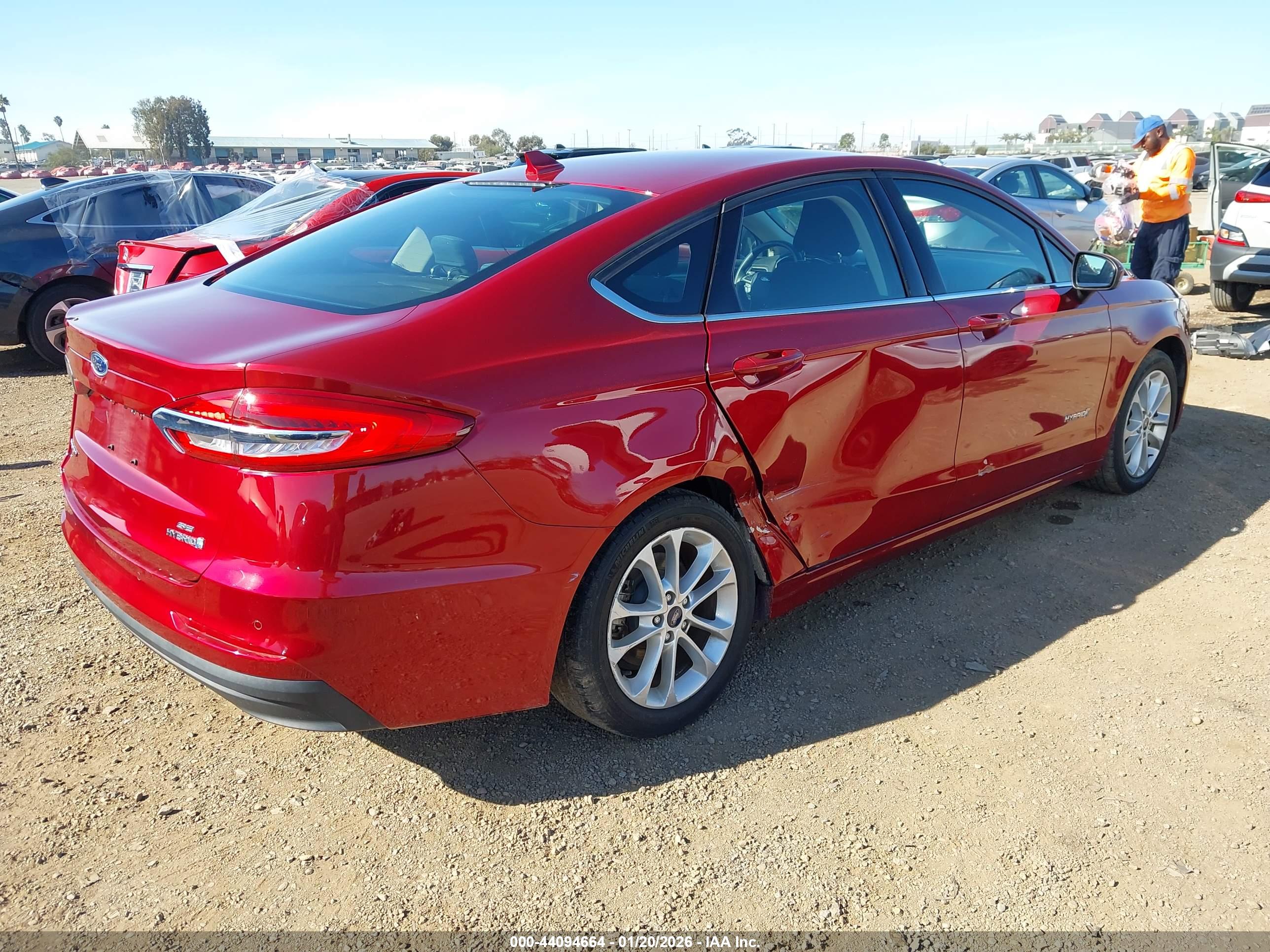 FORD FUSION image 4