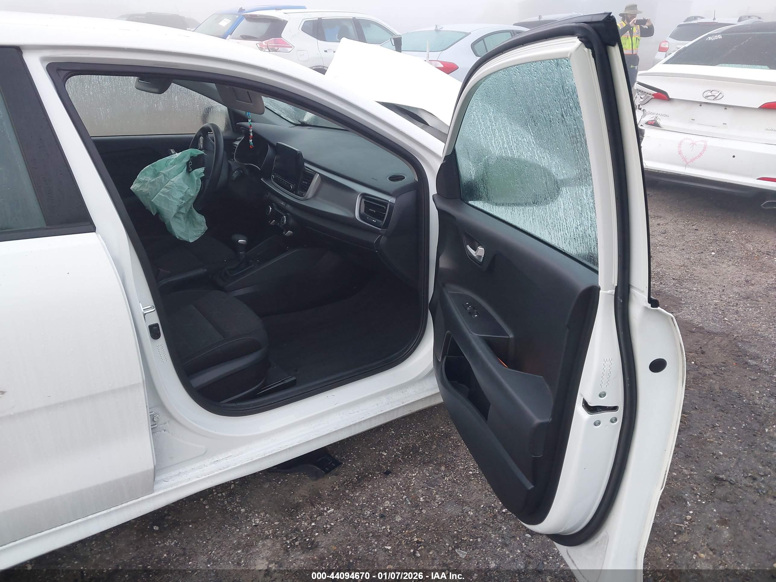 KIA RIO image 5