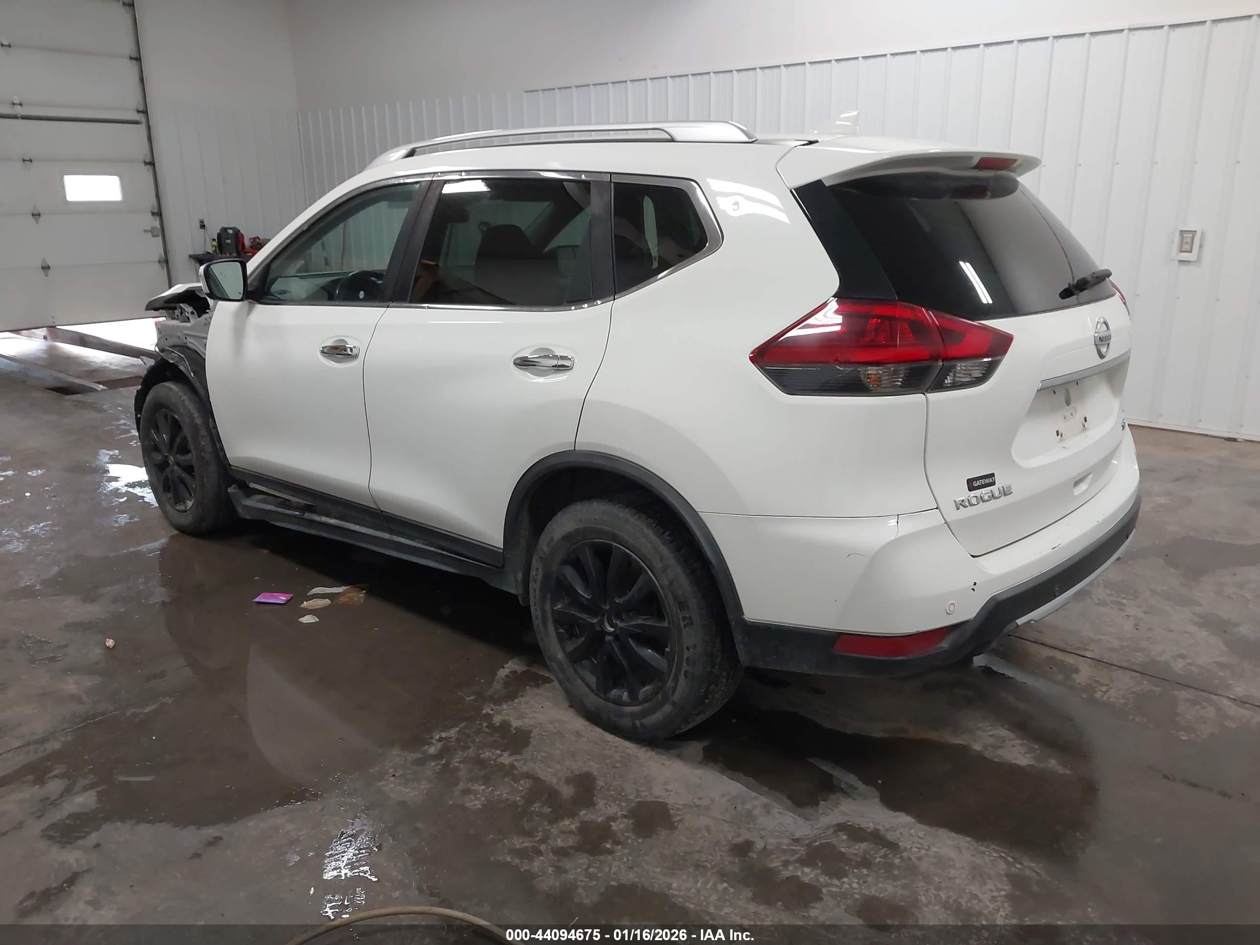 NISSAN ROGUE image 3