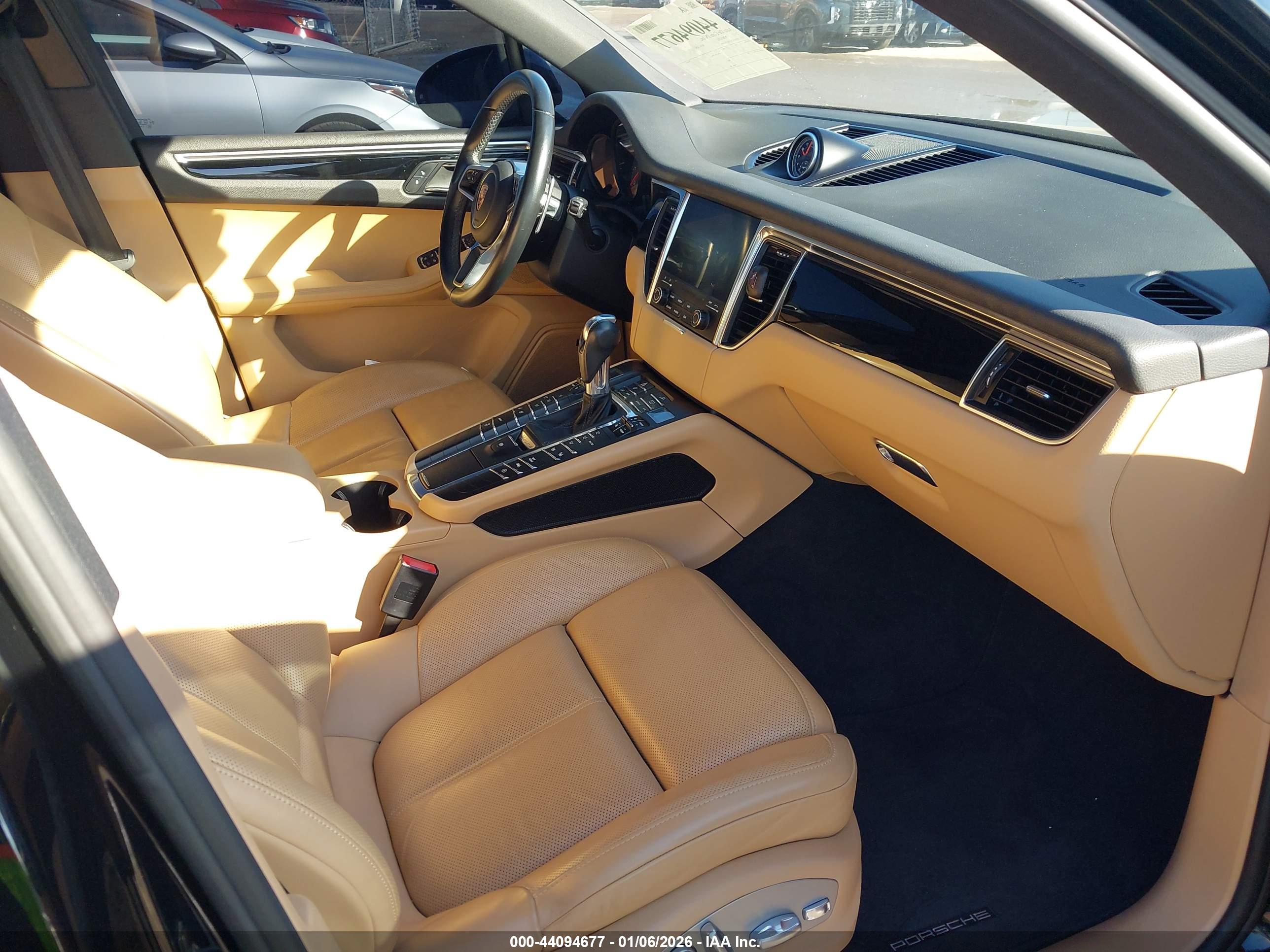 PORSCHE MACAN image 5