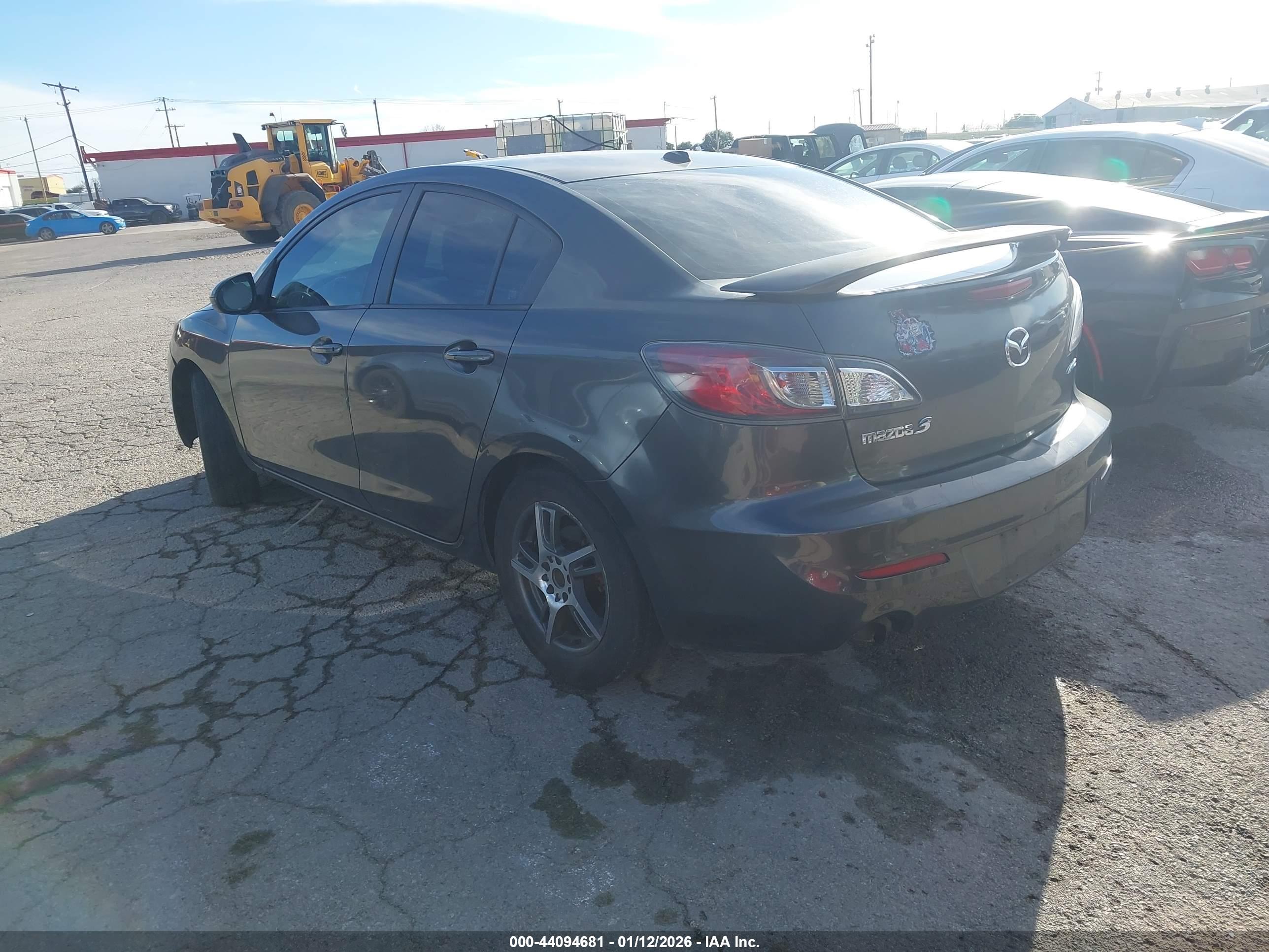MAZDA MAZDA3 image 3