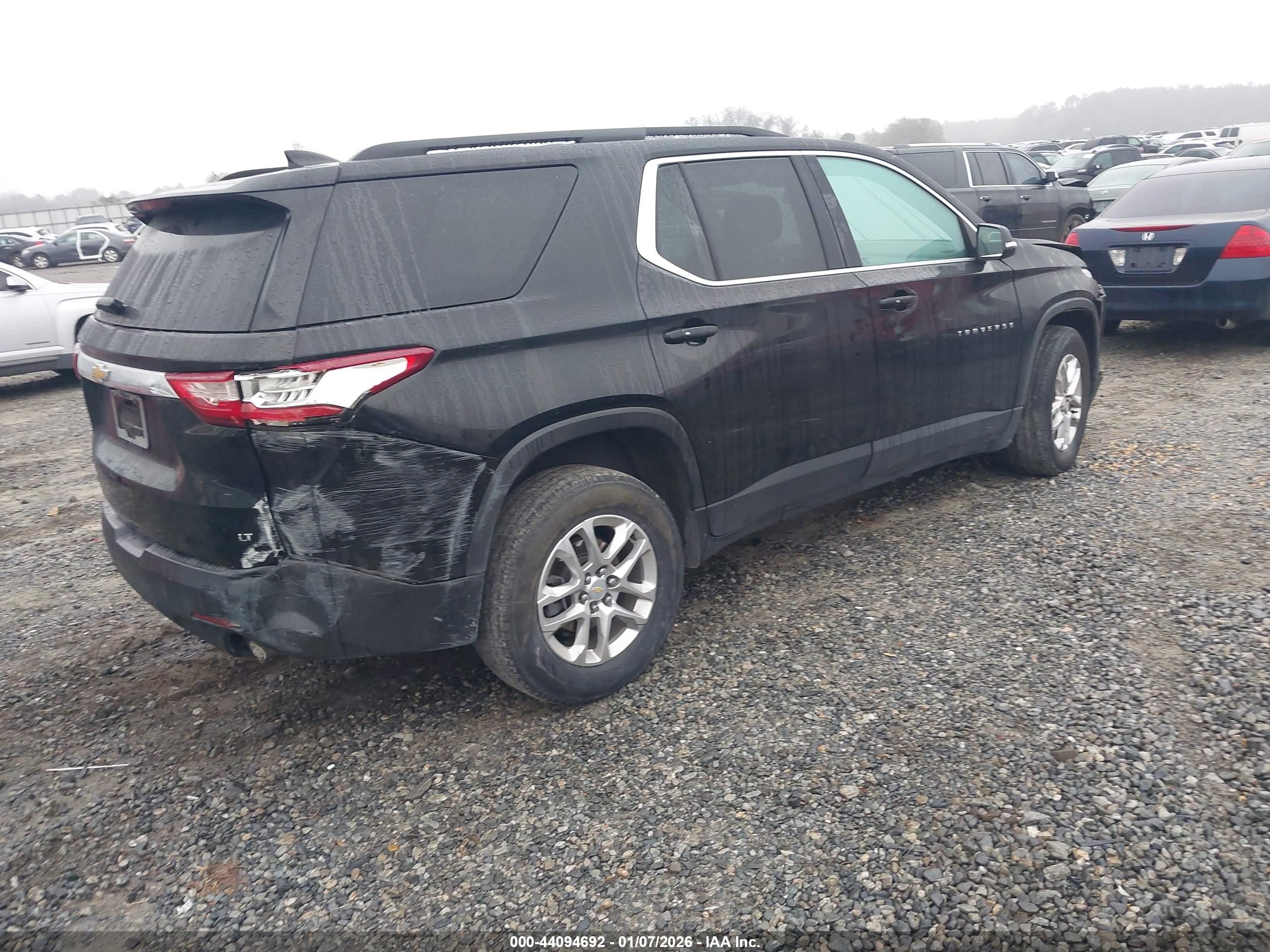 CHEVROLET TRAVERSE image 4