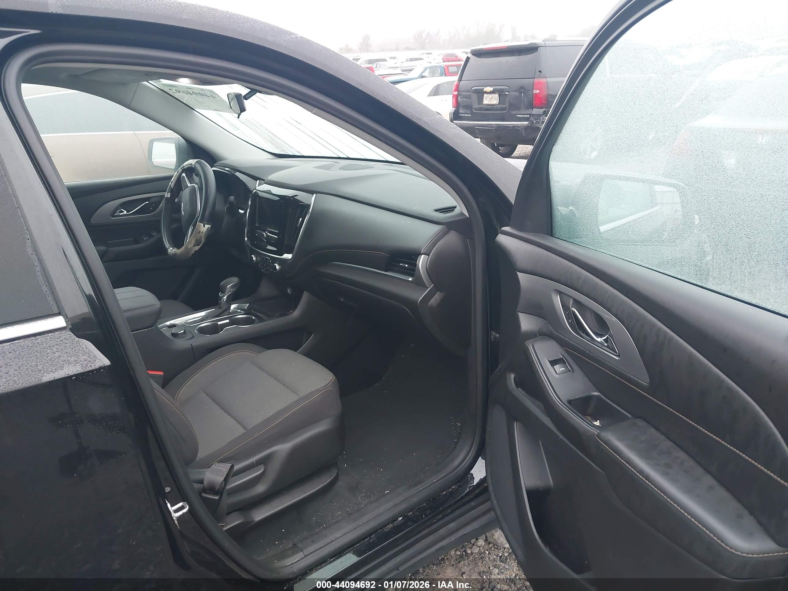 CHEVROLET TRAVERSE image 5