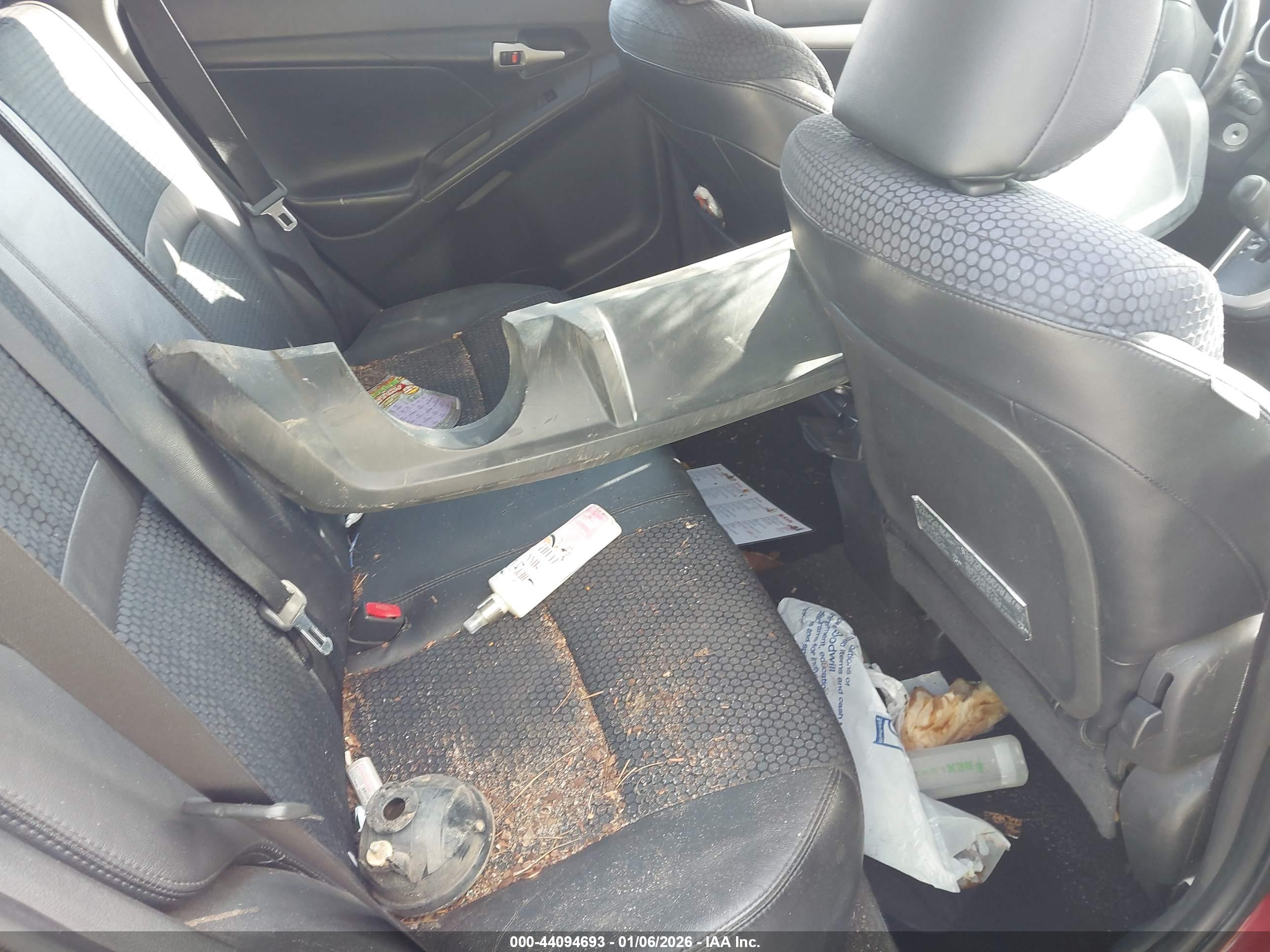 PONTIAC VIBE image 8