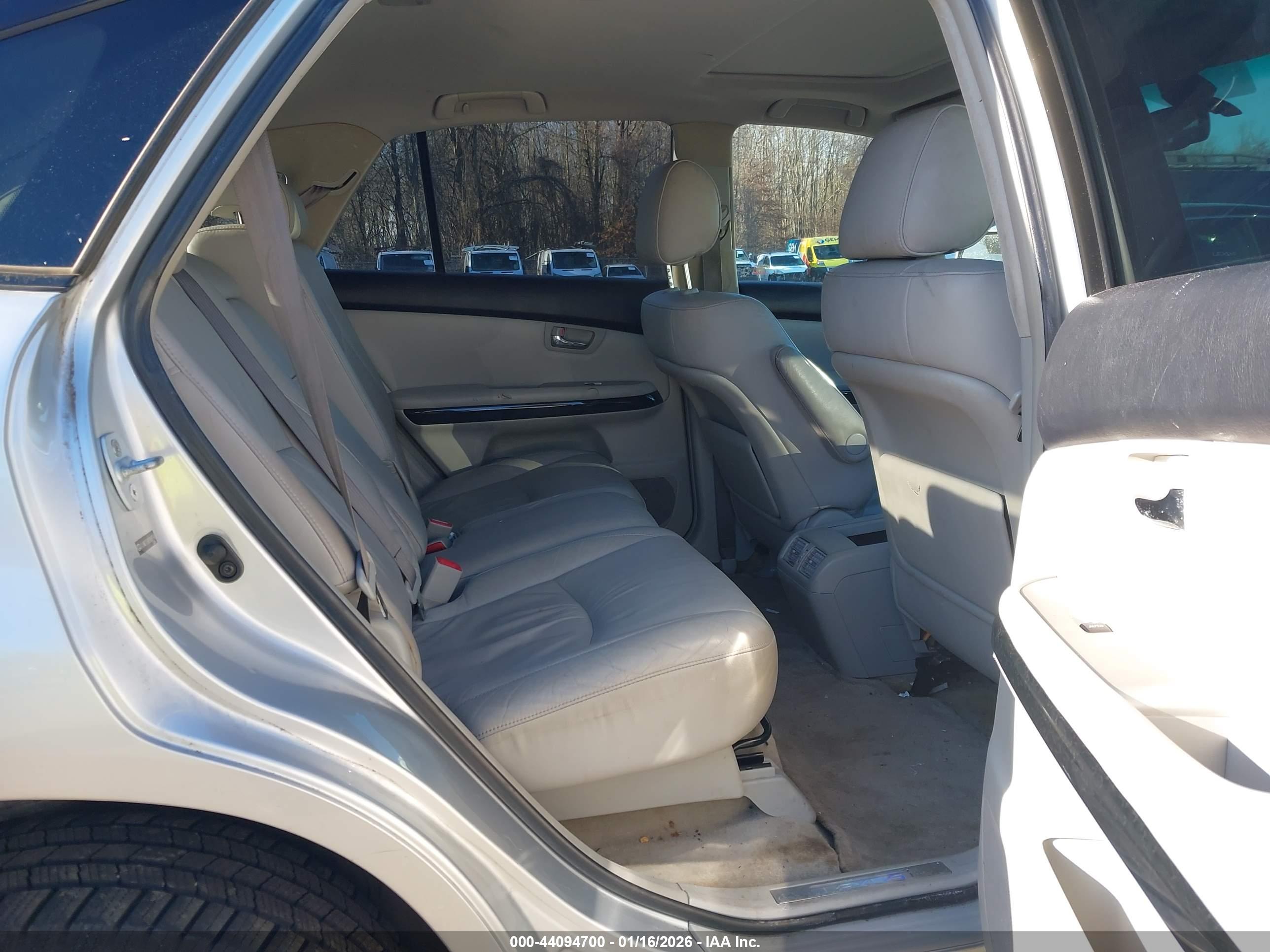 LEXUS RX image 8