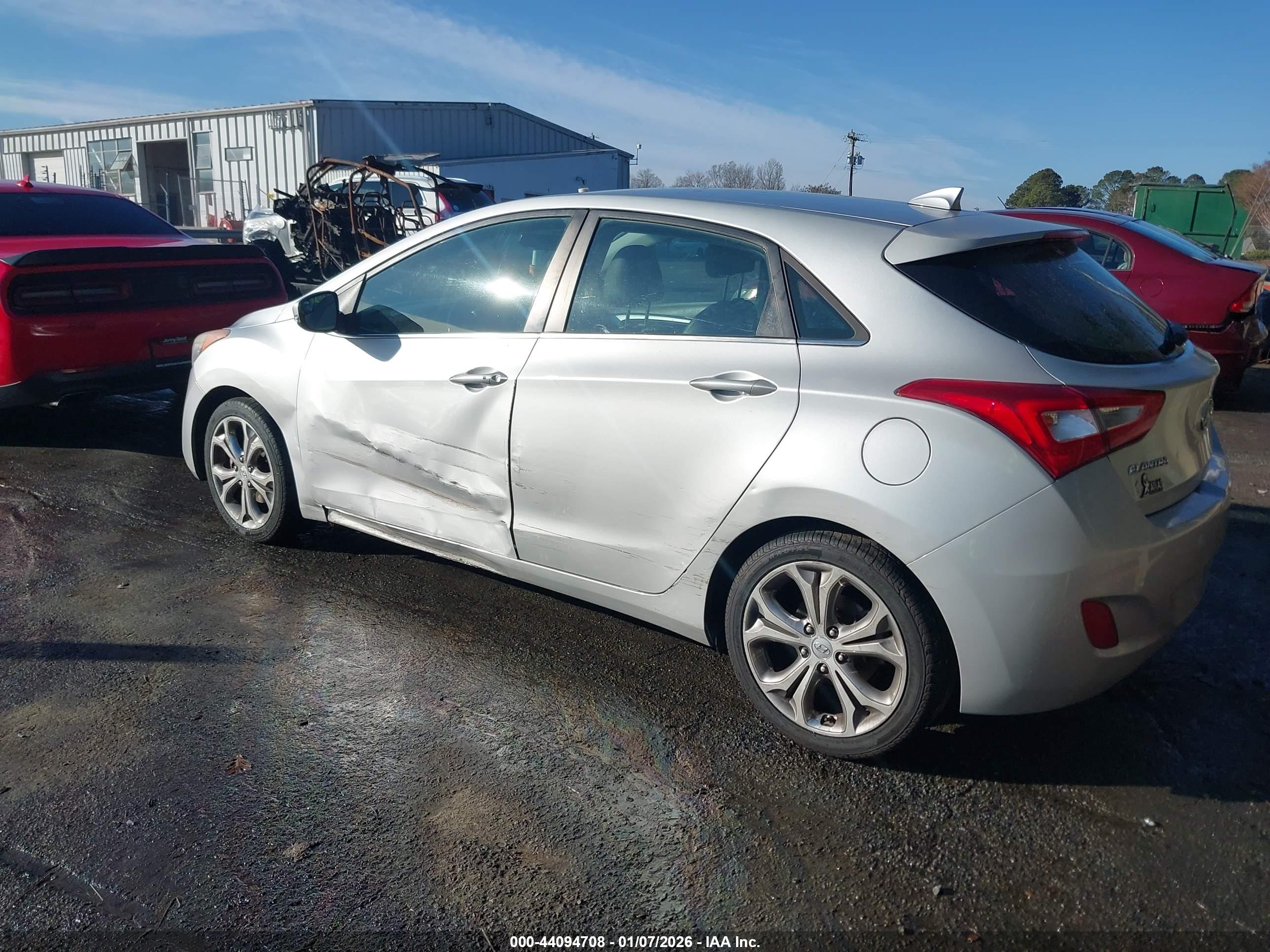 HYUNDAI ELANTRA image 3