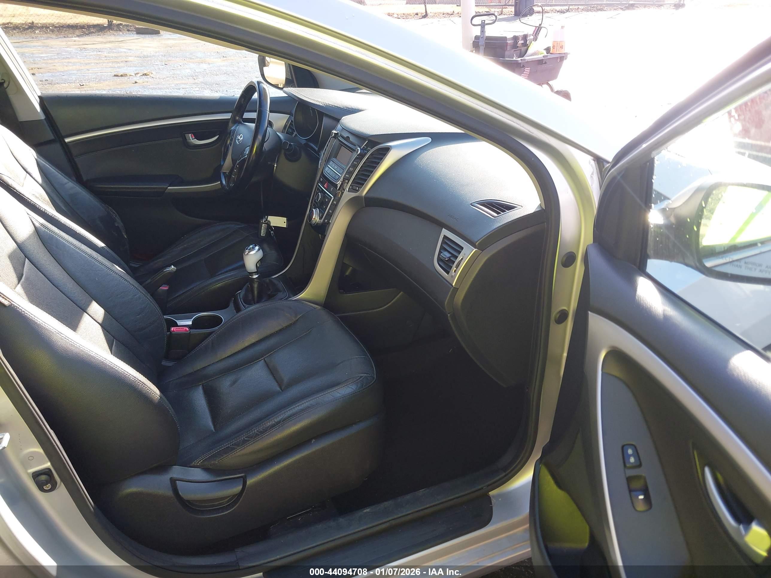 HYUNDAI ELANTRA image 5
