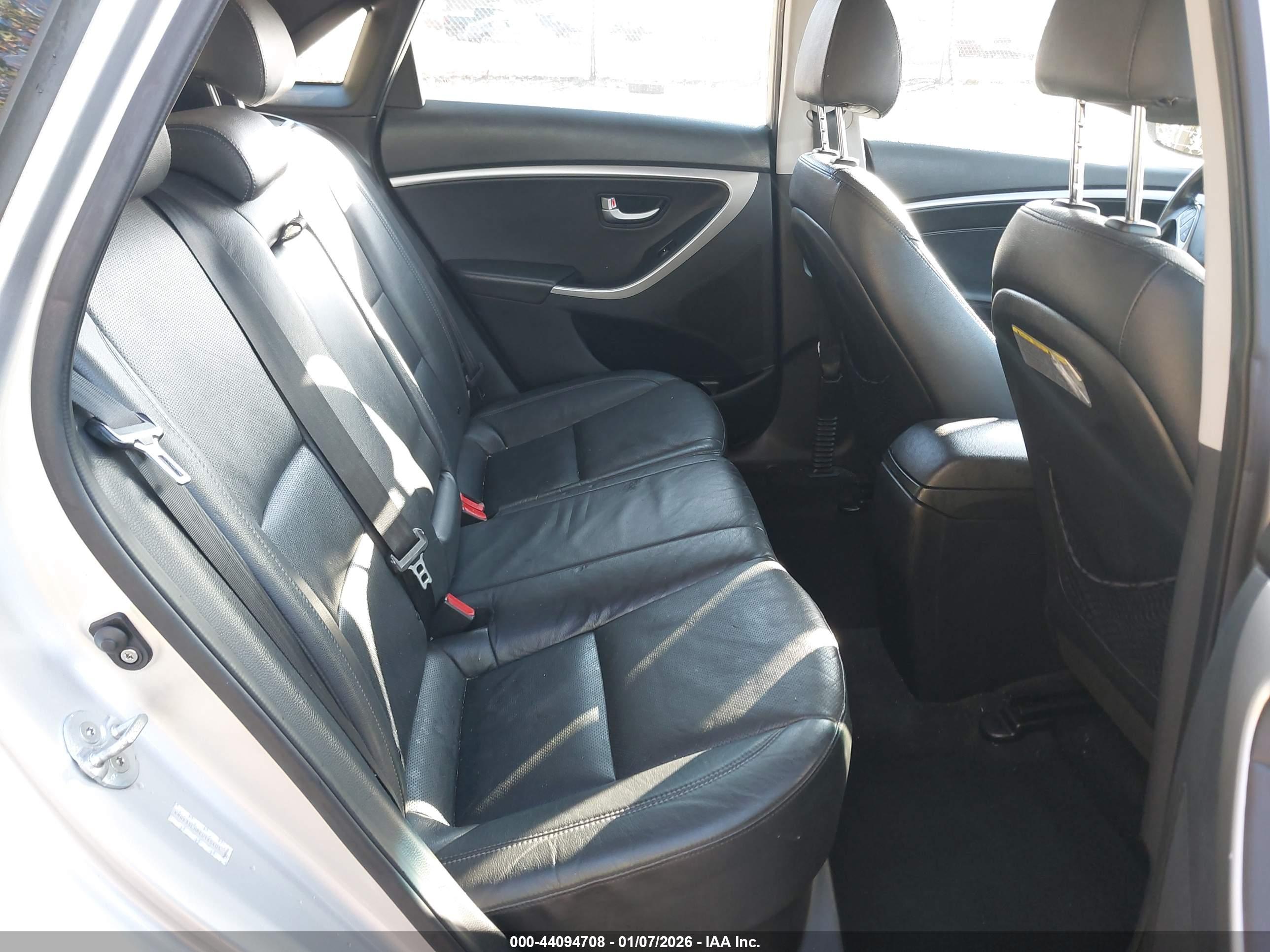 HYUNDAI ELANTRA image 8
