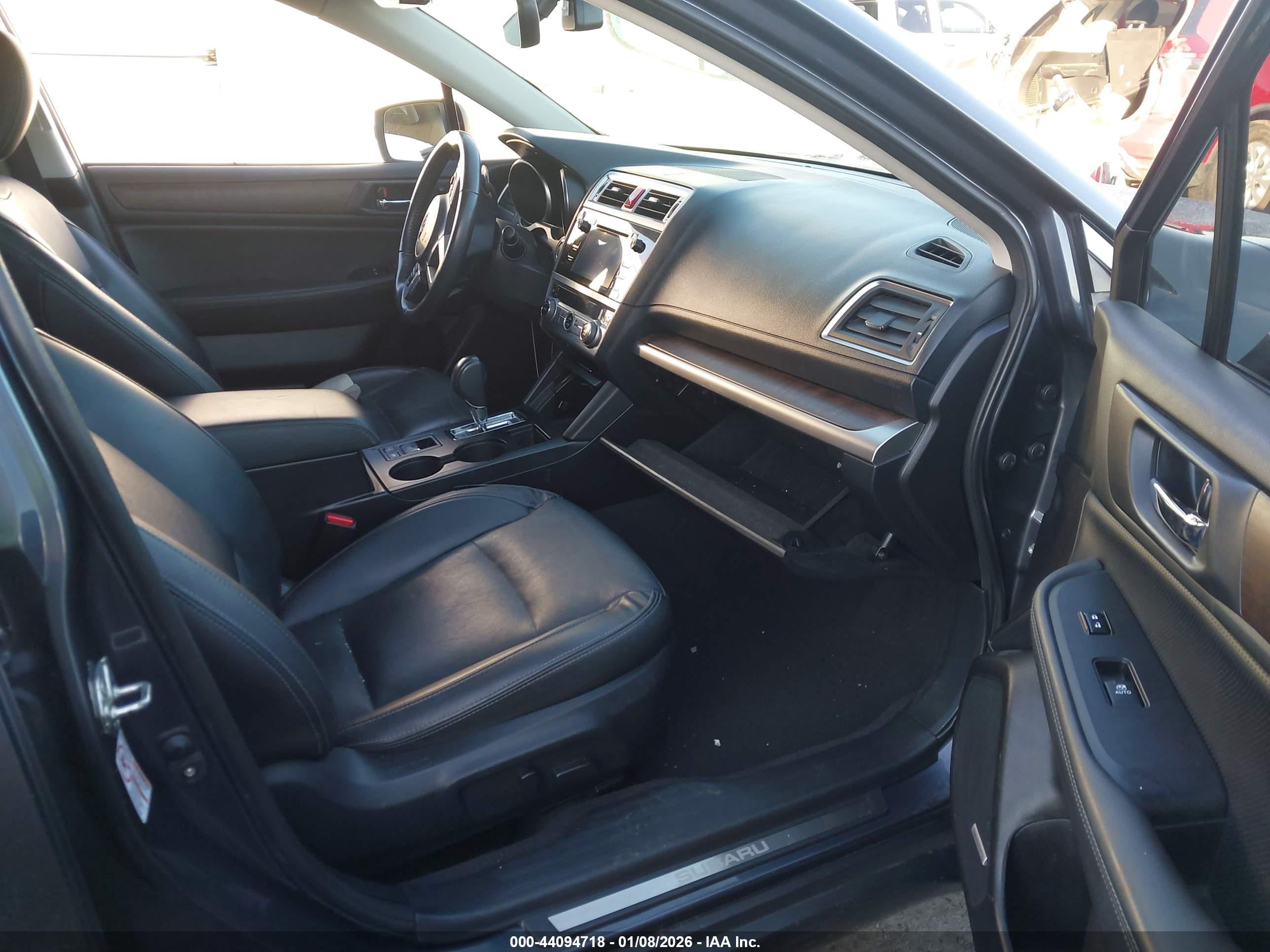 SUBARU OUTBACK image 5