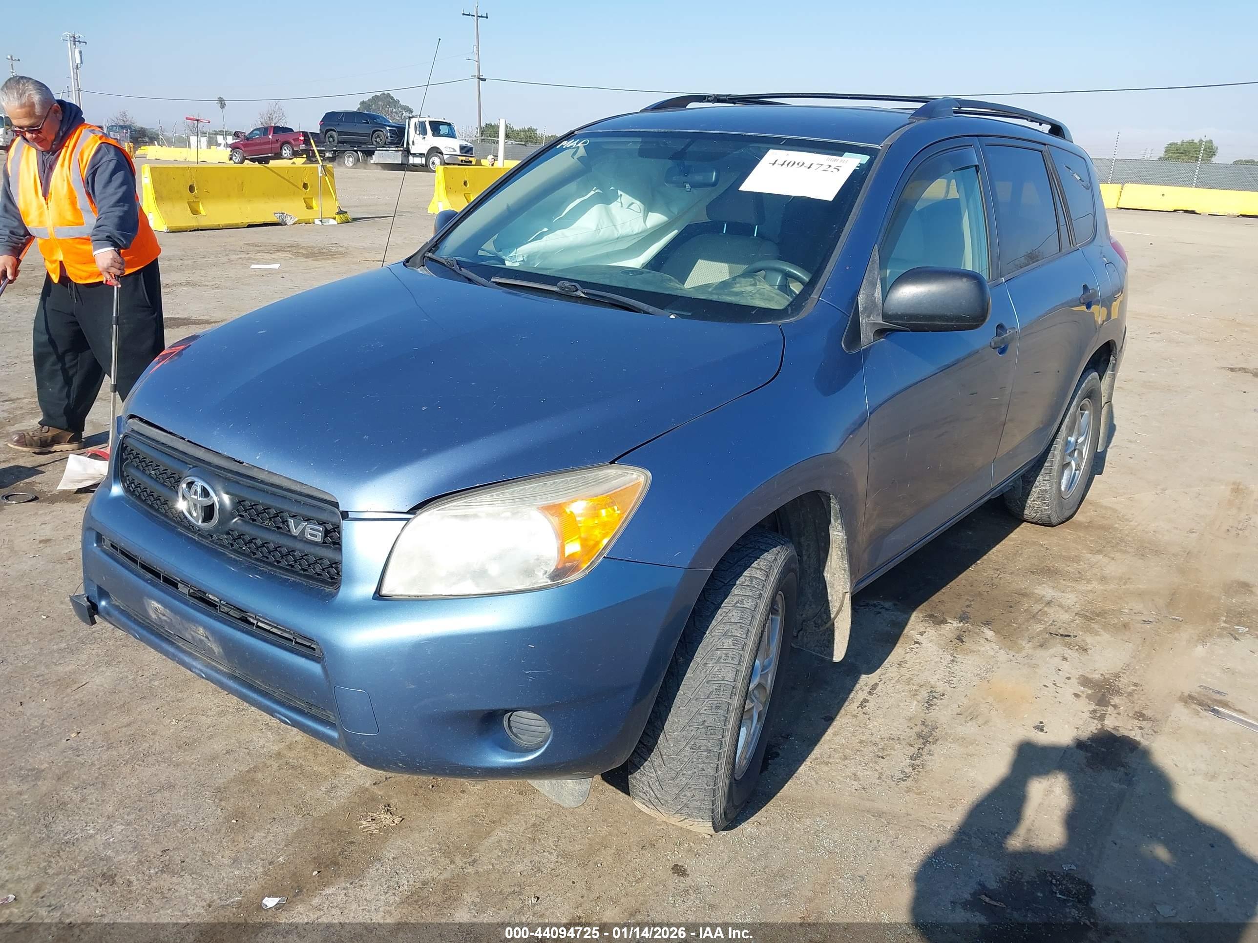 TOYOTA RAV4 image 2