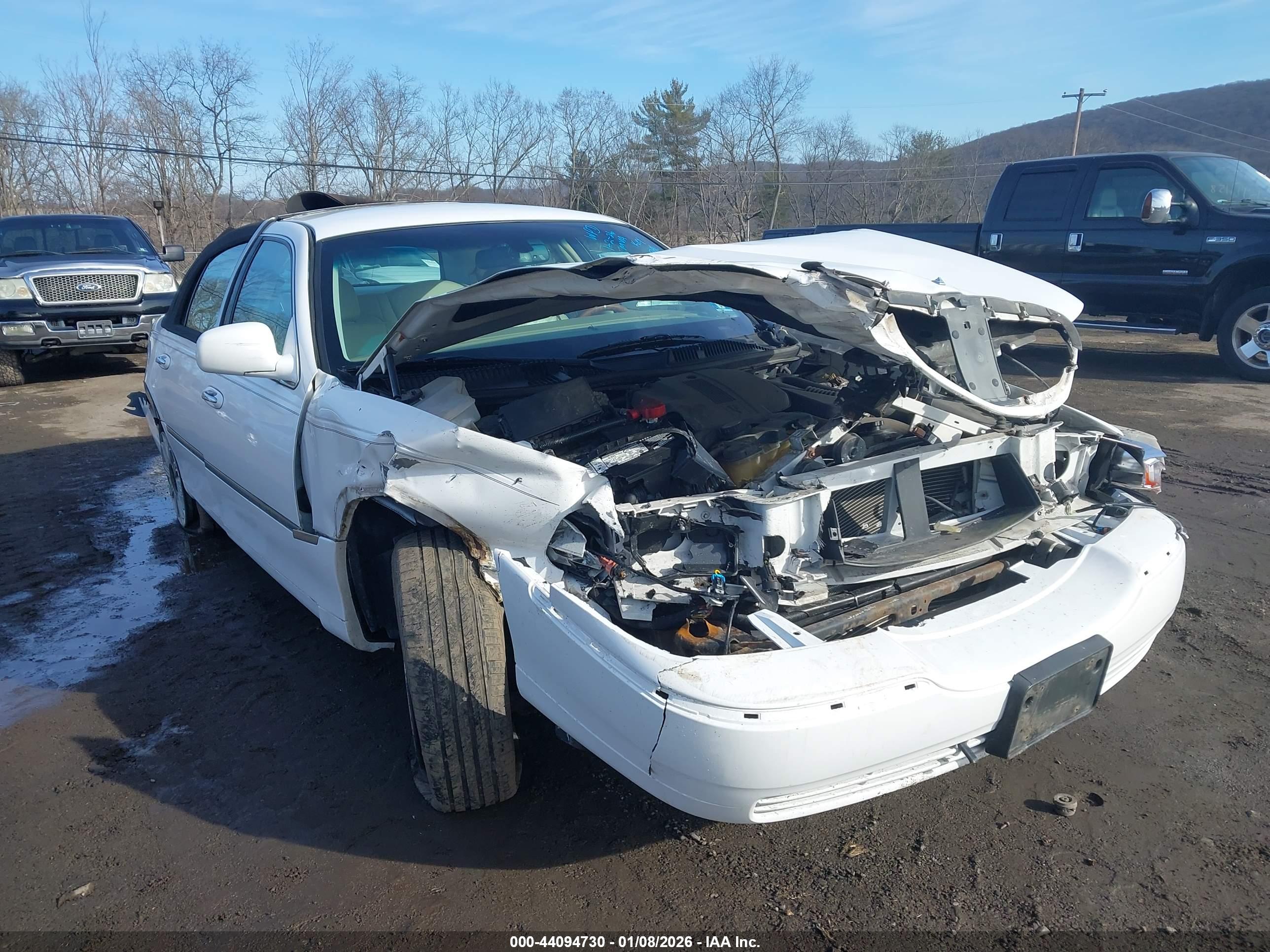 LINCOLN TOWN image 6