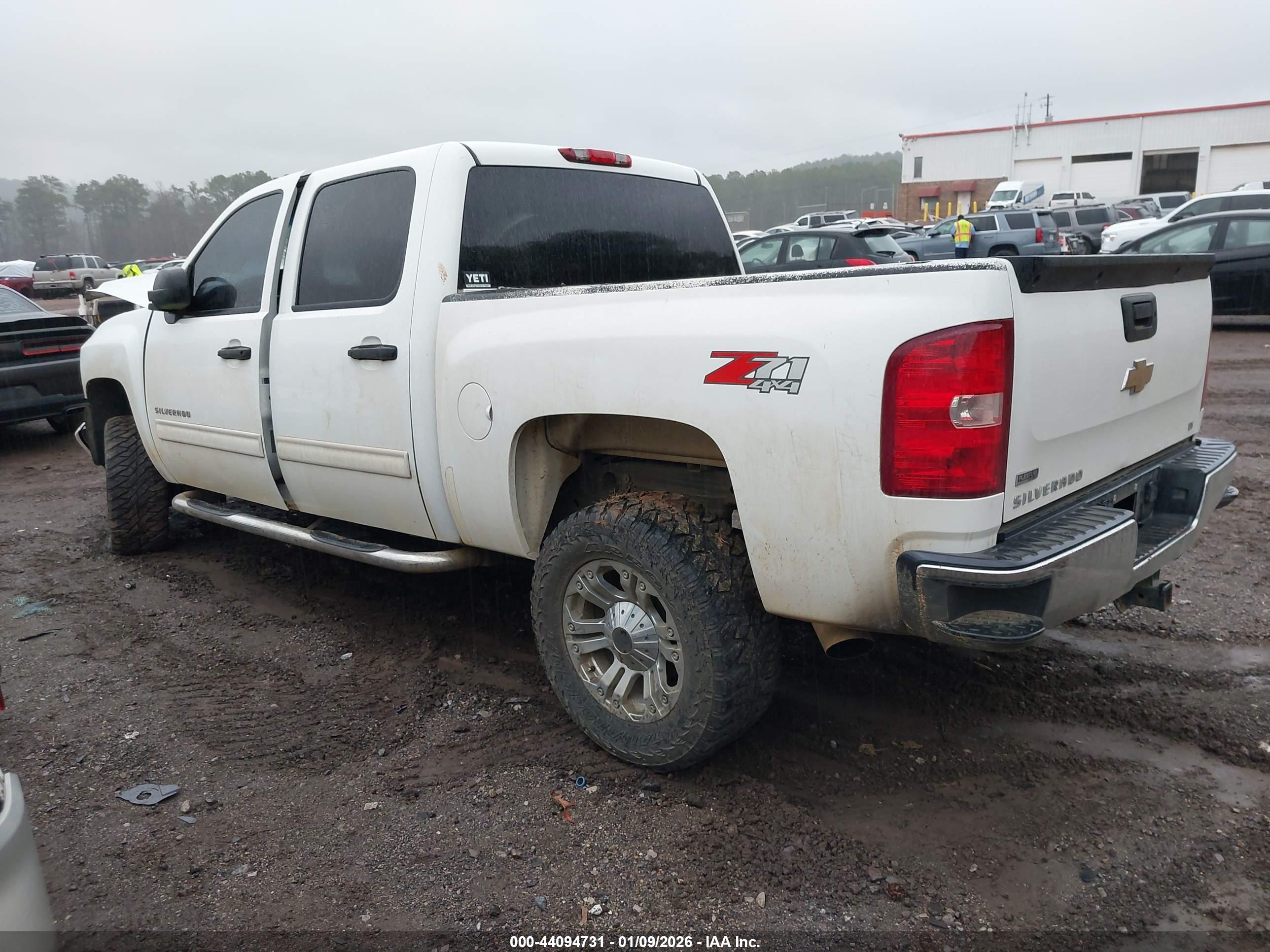 CHEVROLET SILVERADO image 3