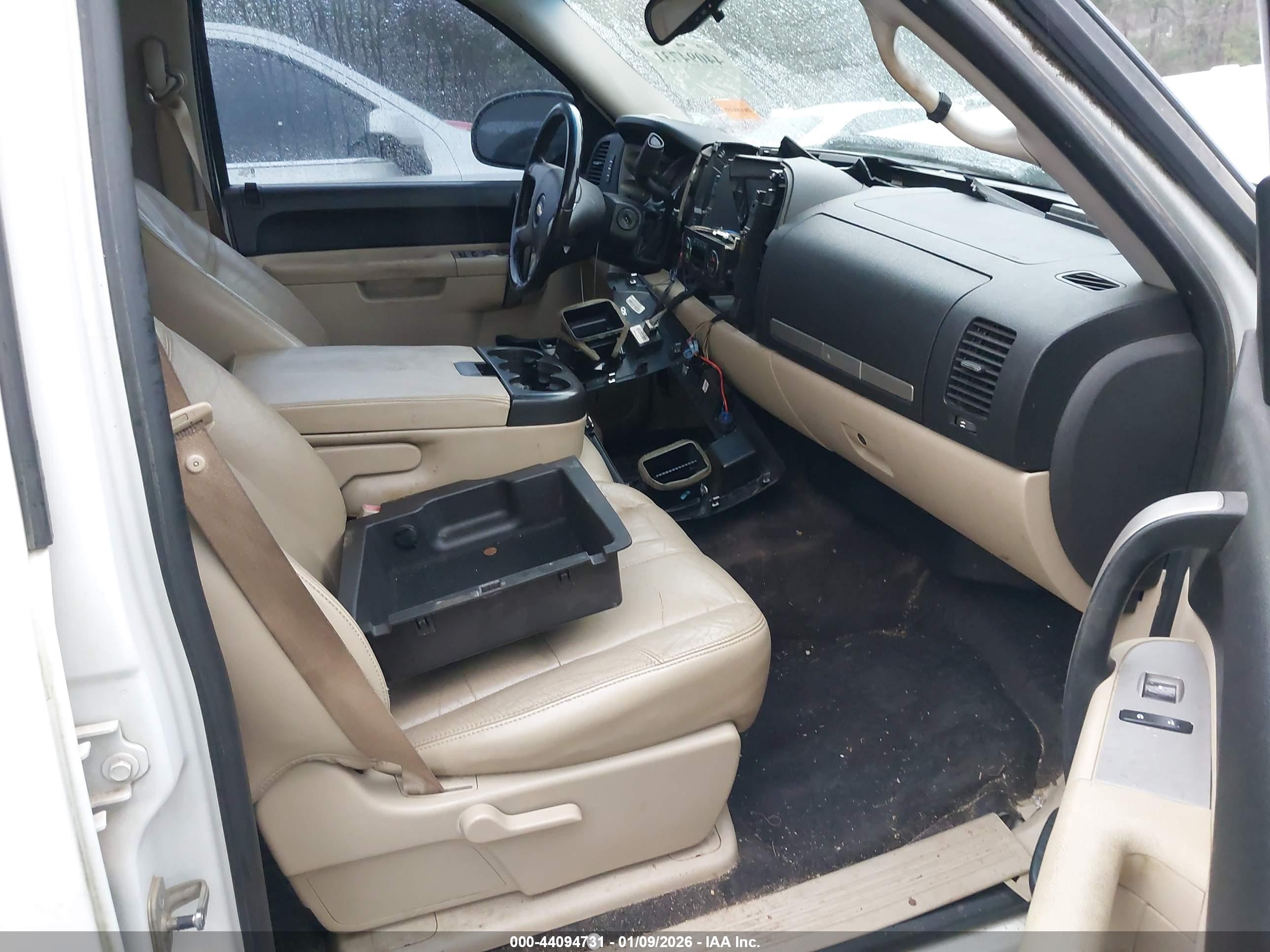 CHEVROLET SILVERADO image 5