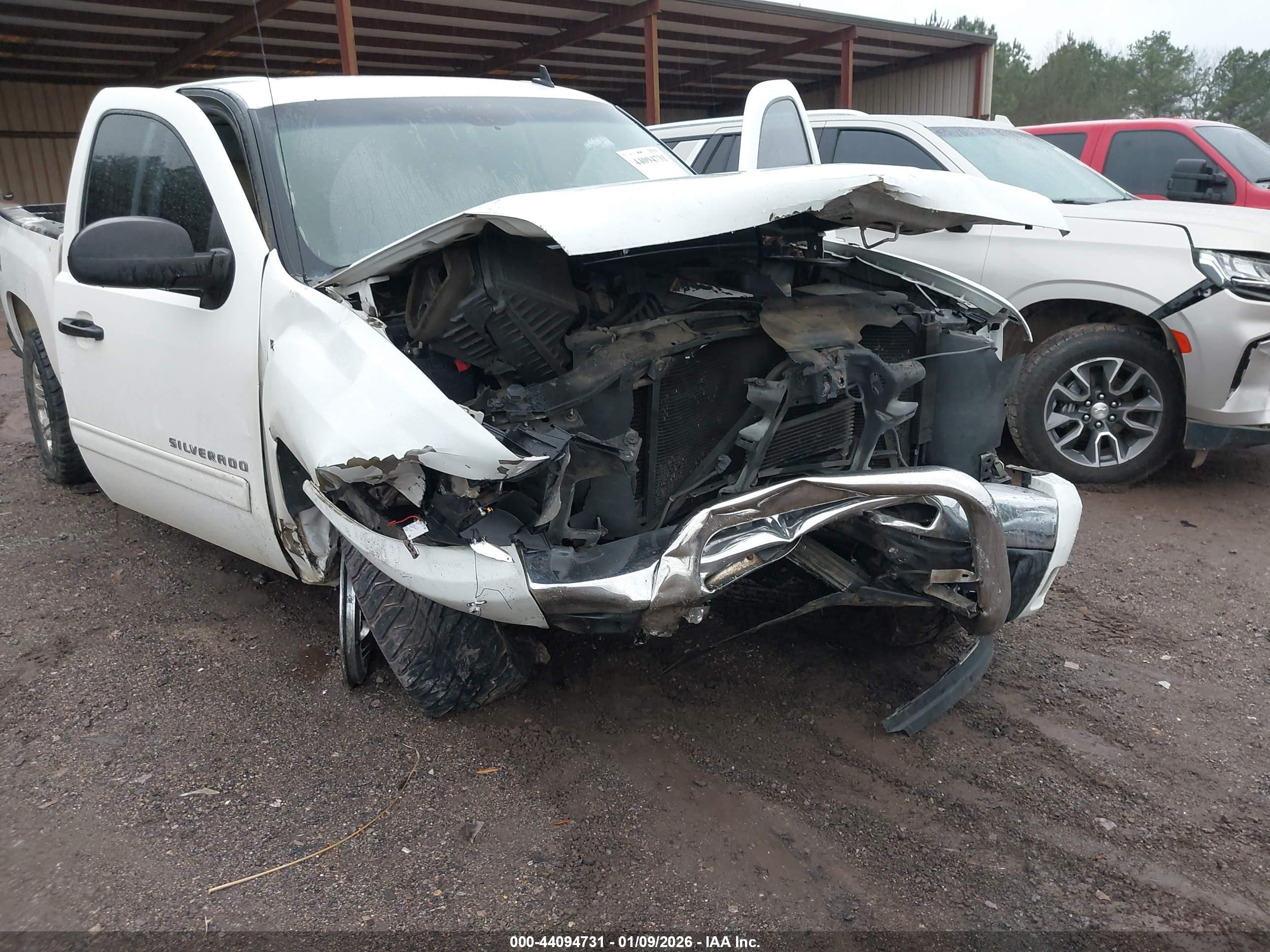 CHEVROLET SILVERADO image 6