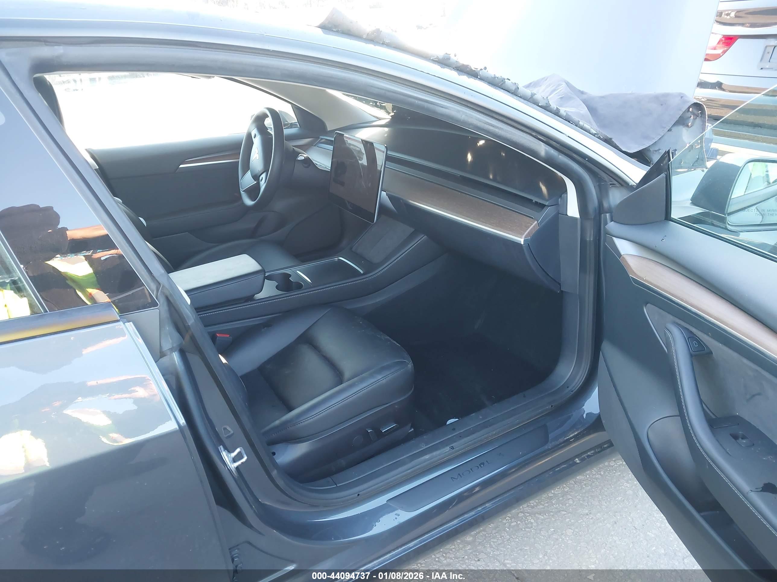 TESLA MODEL image 5
