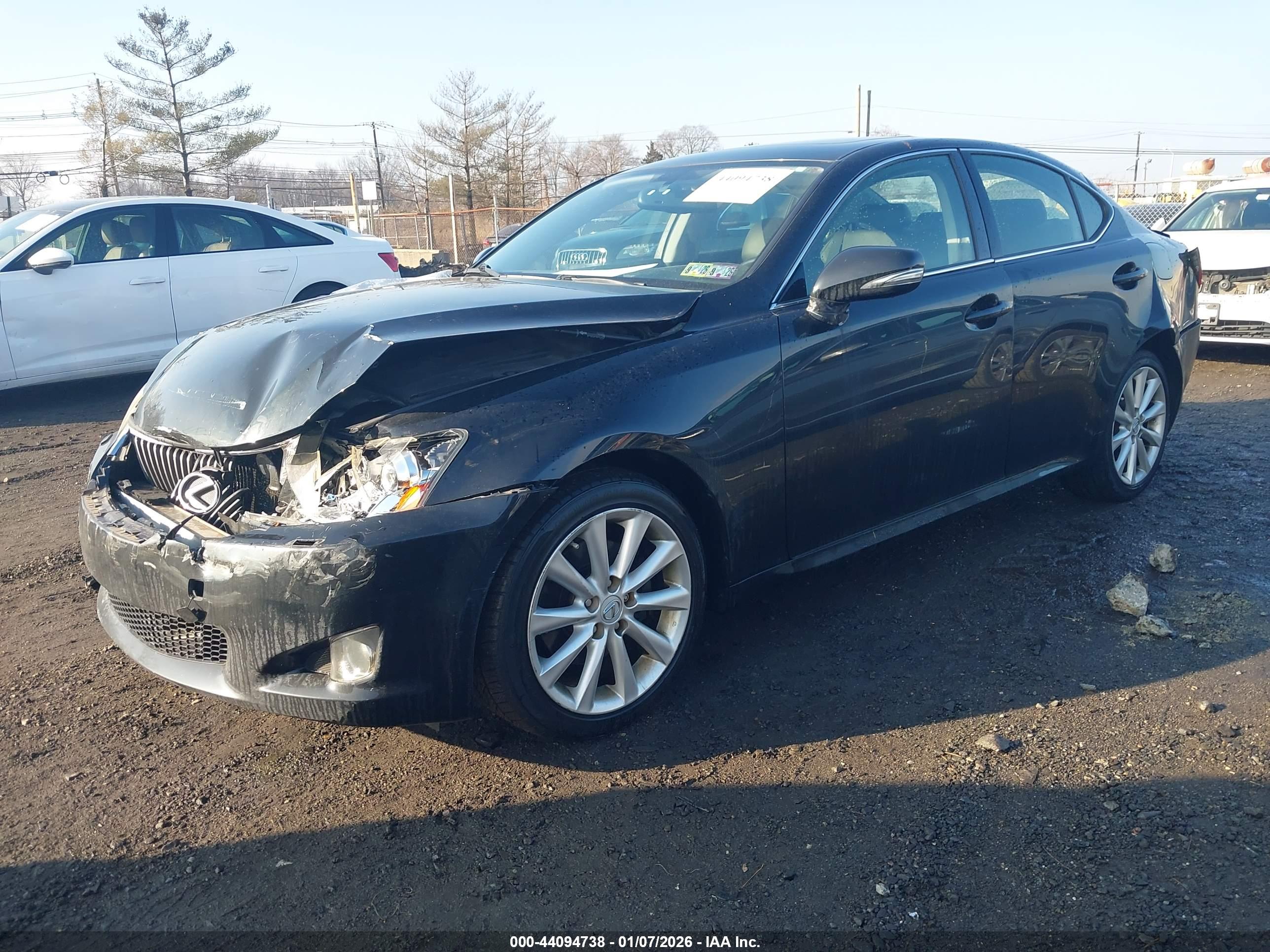 LEXUS IS image 2