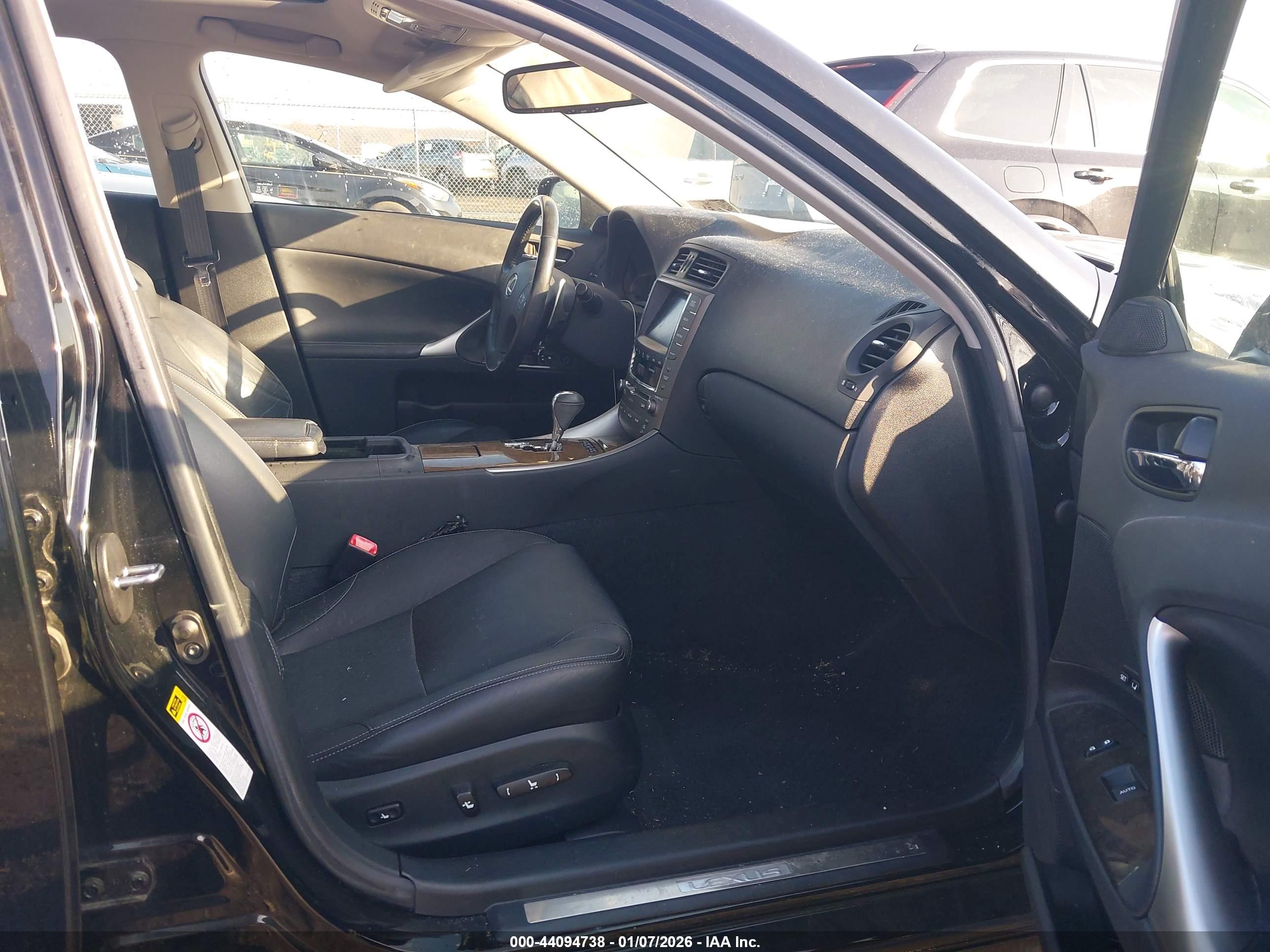 LEXUS IS image 5