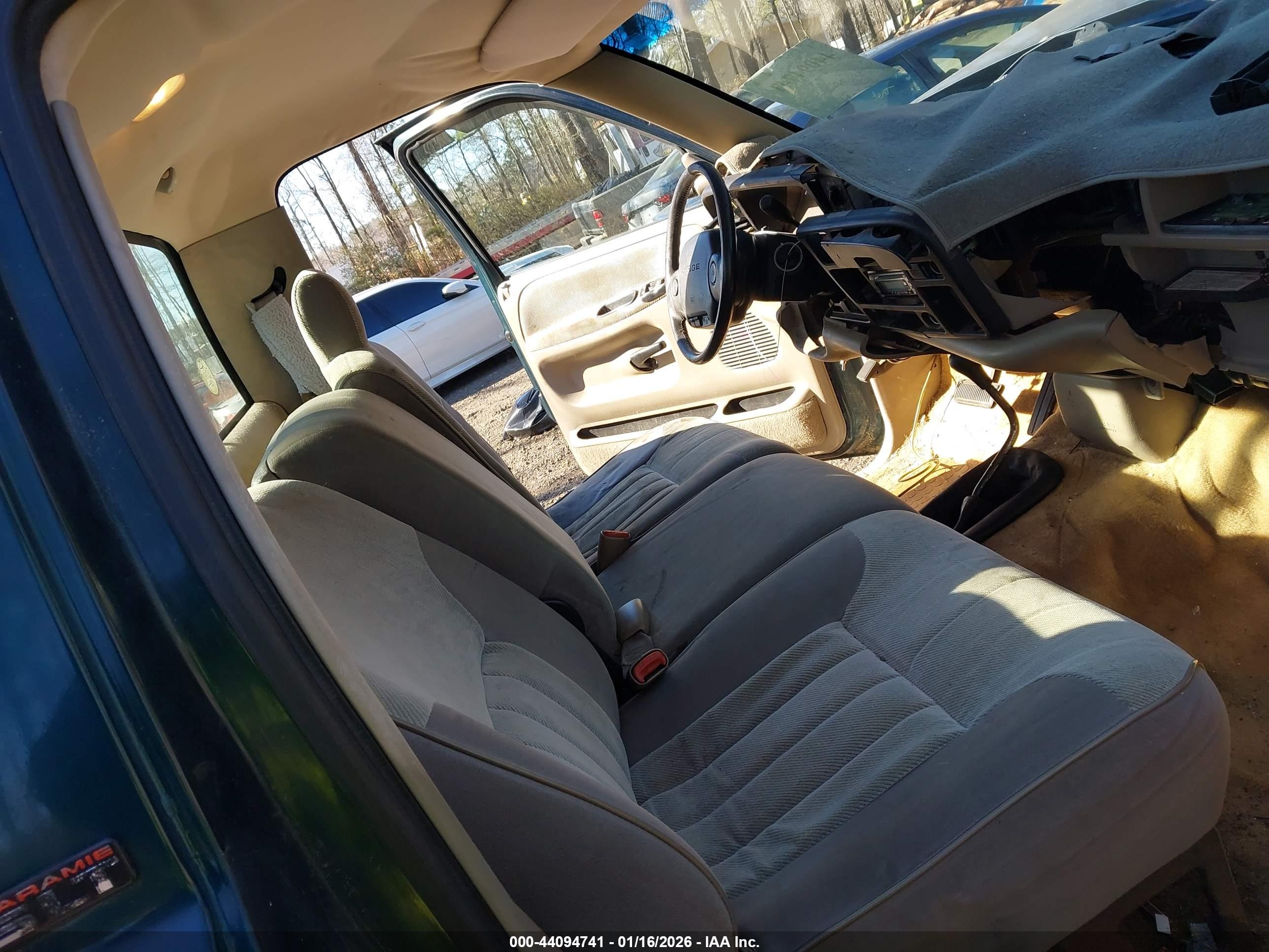 DODGE RAM image 8