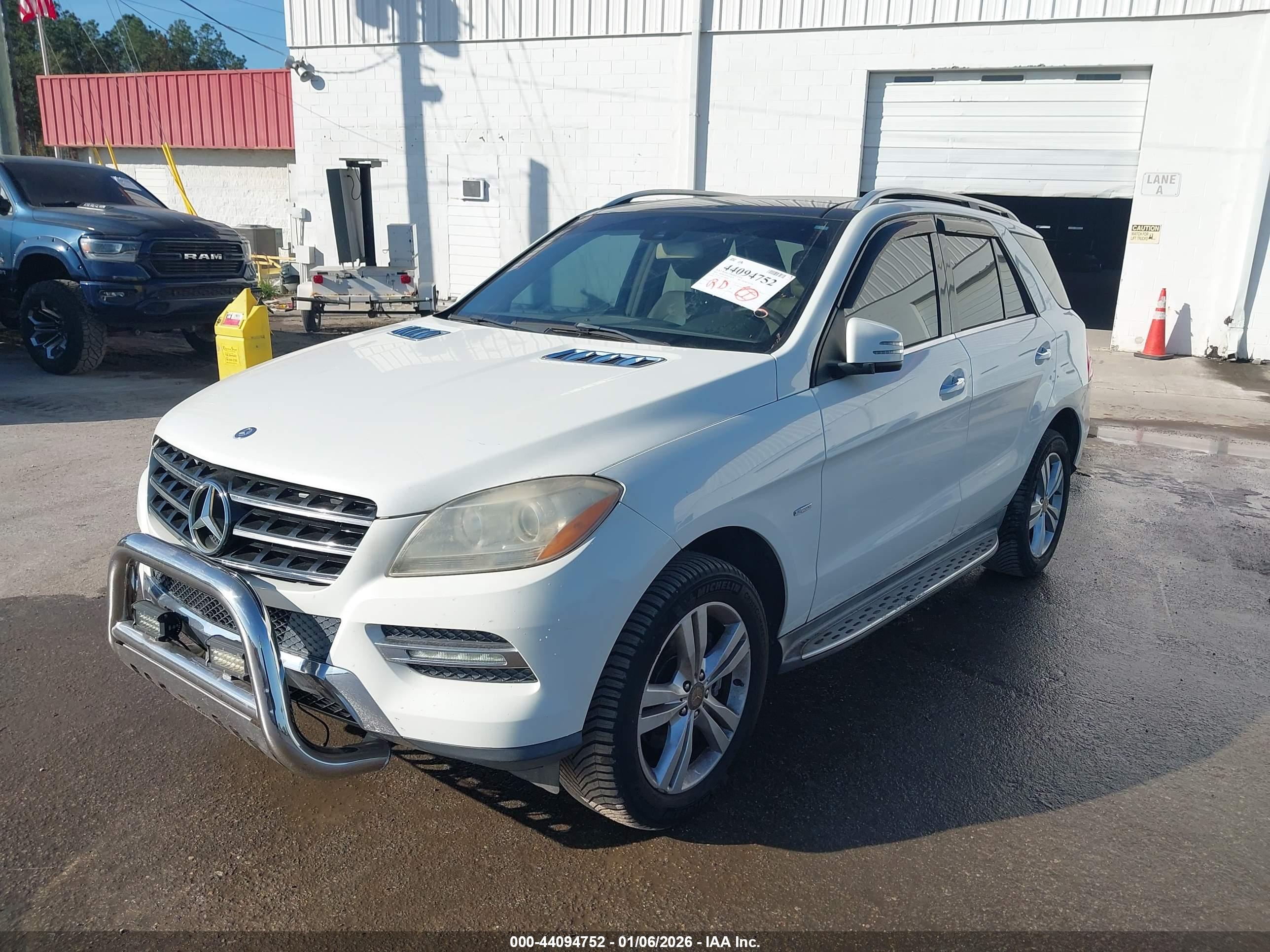 MERCEDES-BENZ ML image 2