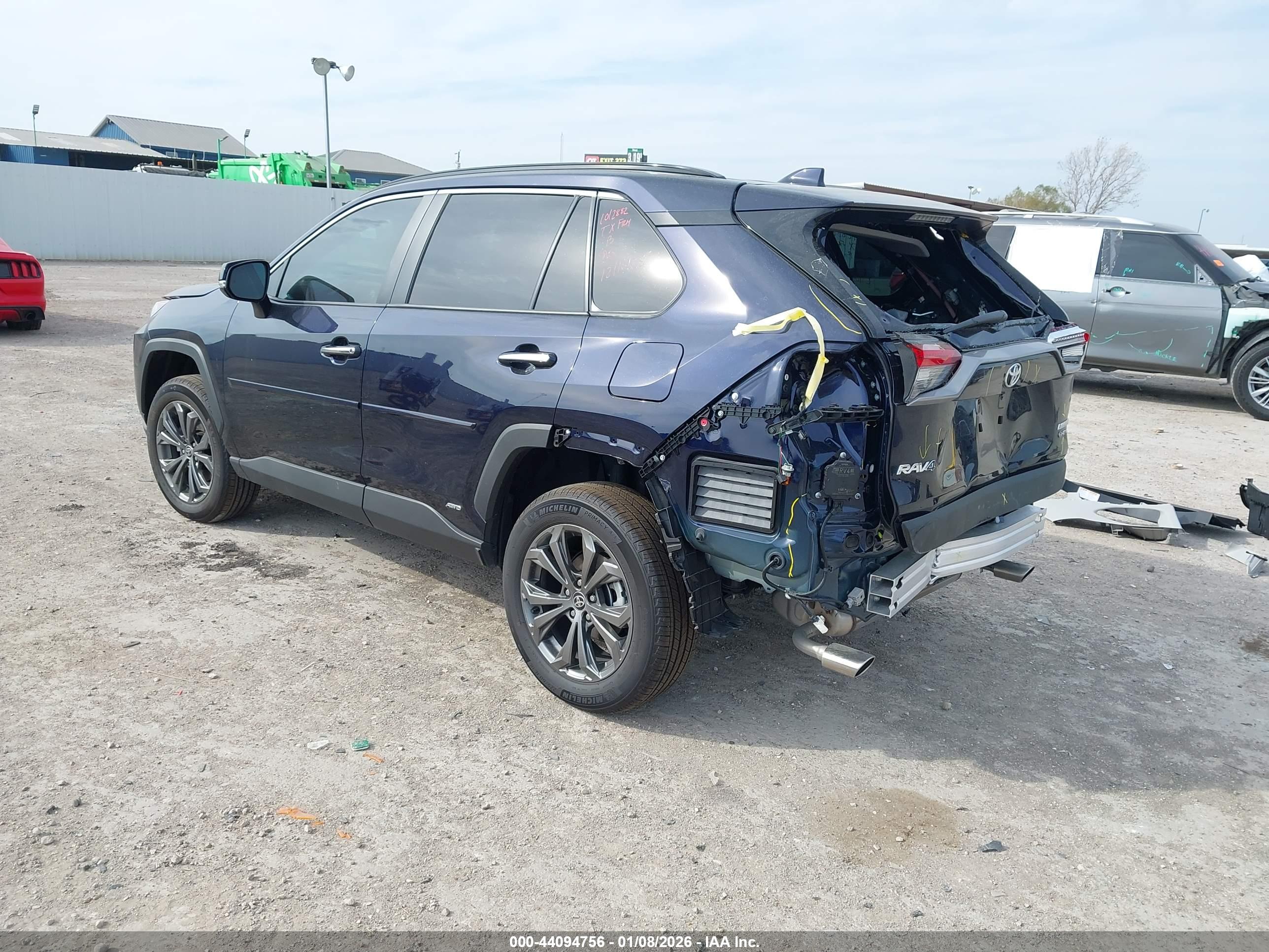 TOYOTA RAV4 image 3