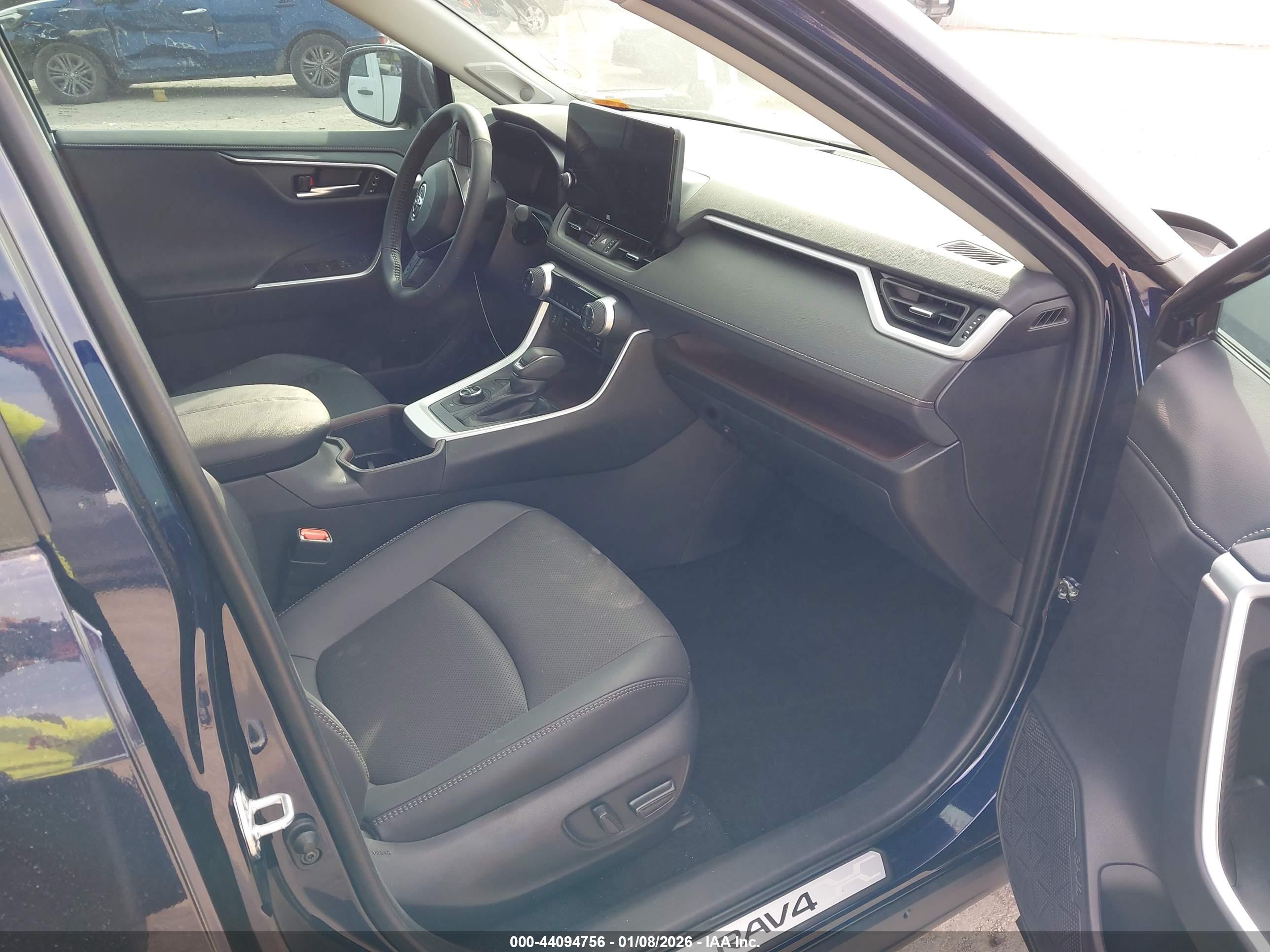 TOYOTA RAV4 image 5