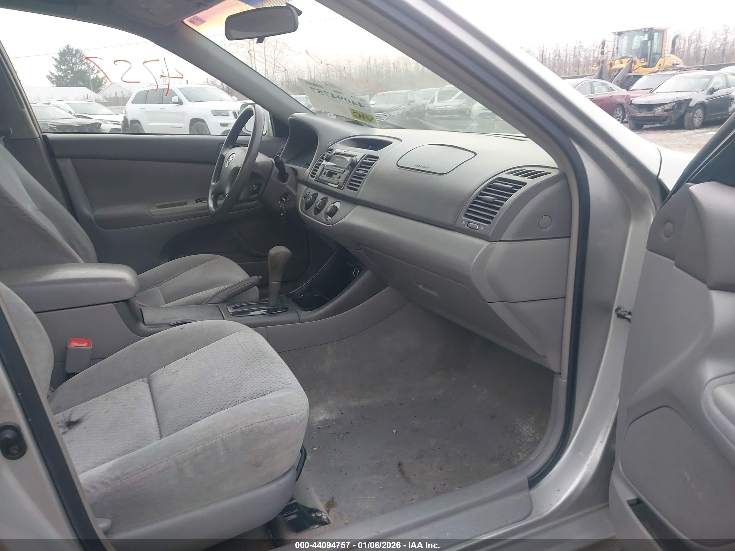 TOYOTA CAMRY image 5