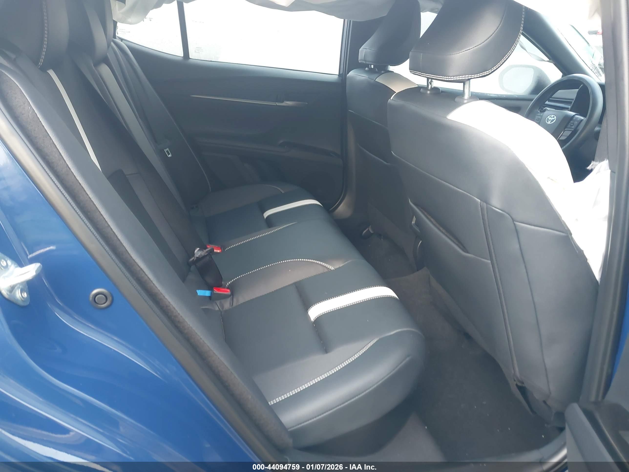 TOYOTA CAMRY image 8