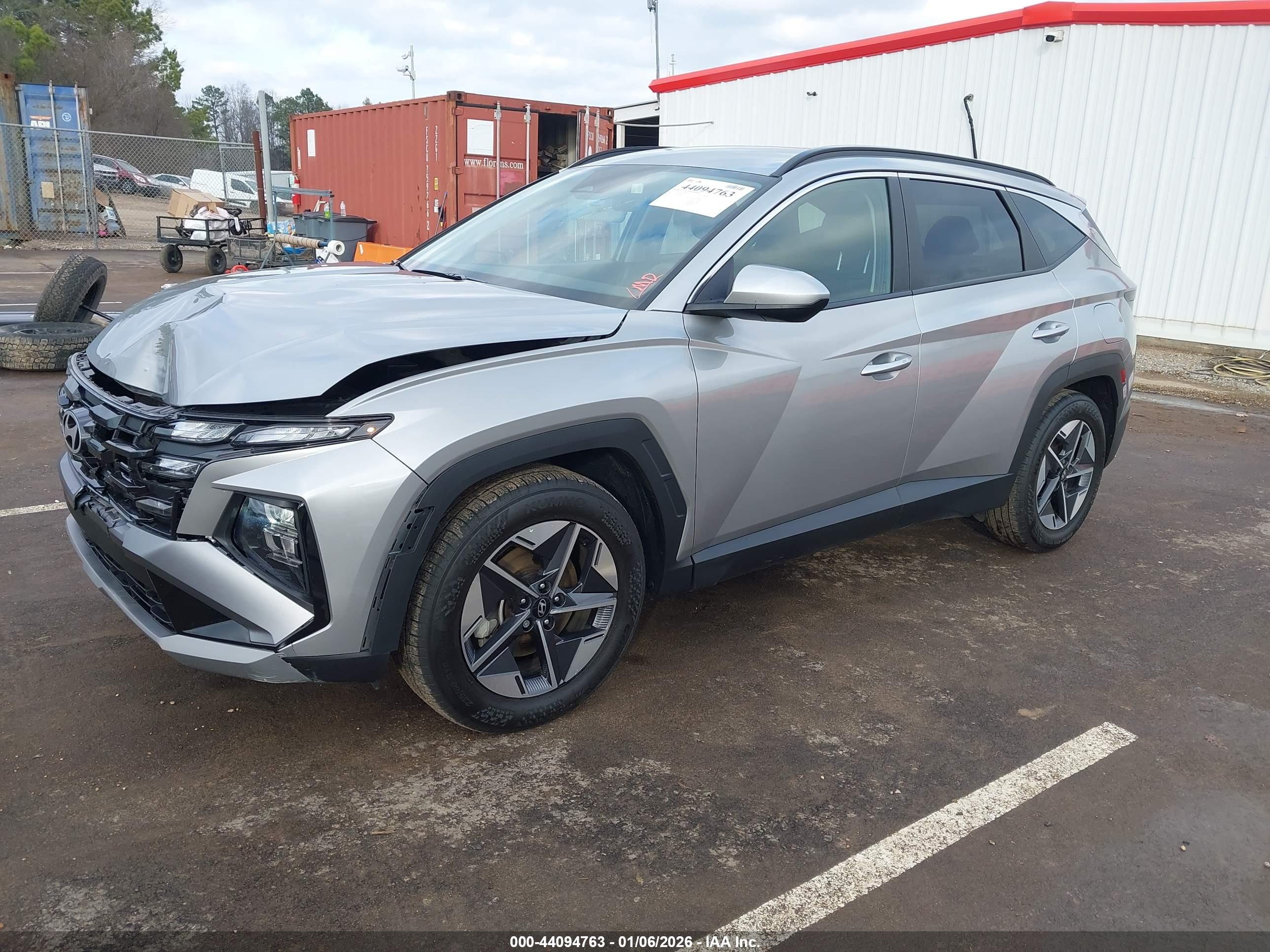 HYUNDAI TUCSON image 2