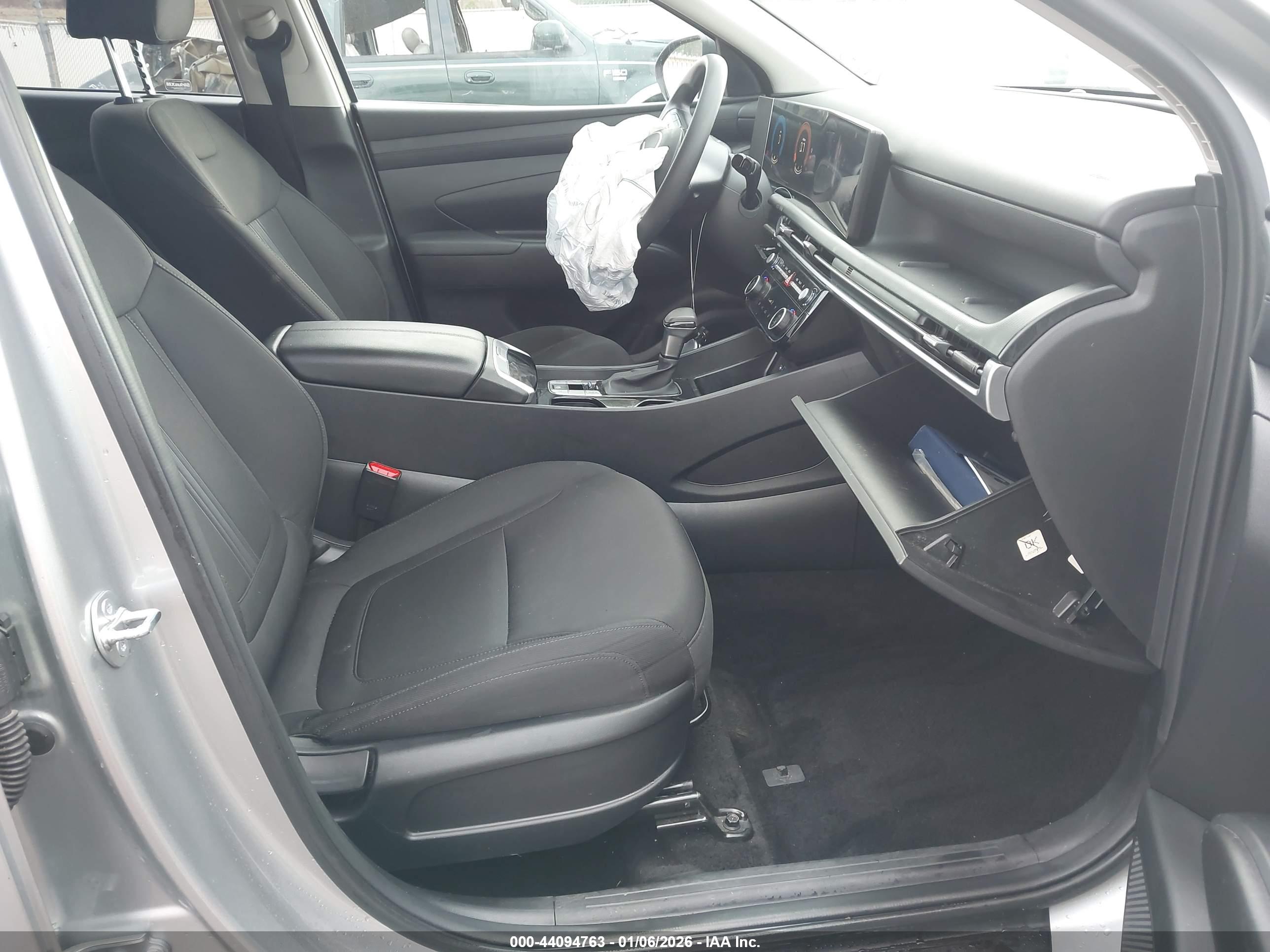 HYUNDAI TUCSON image 5