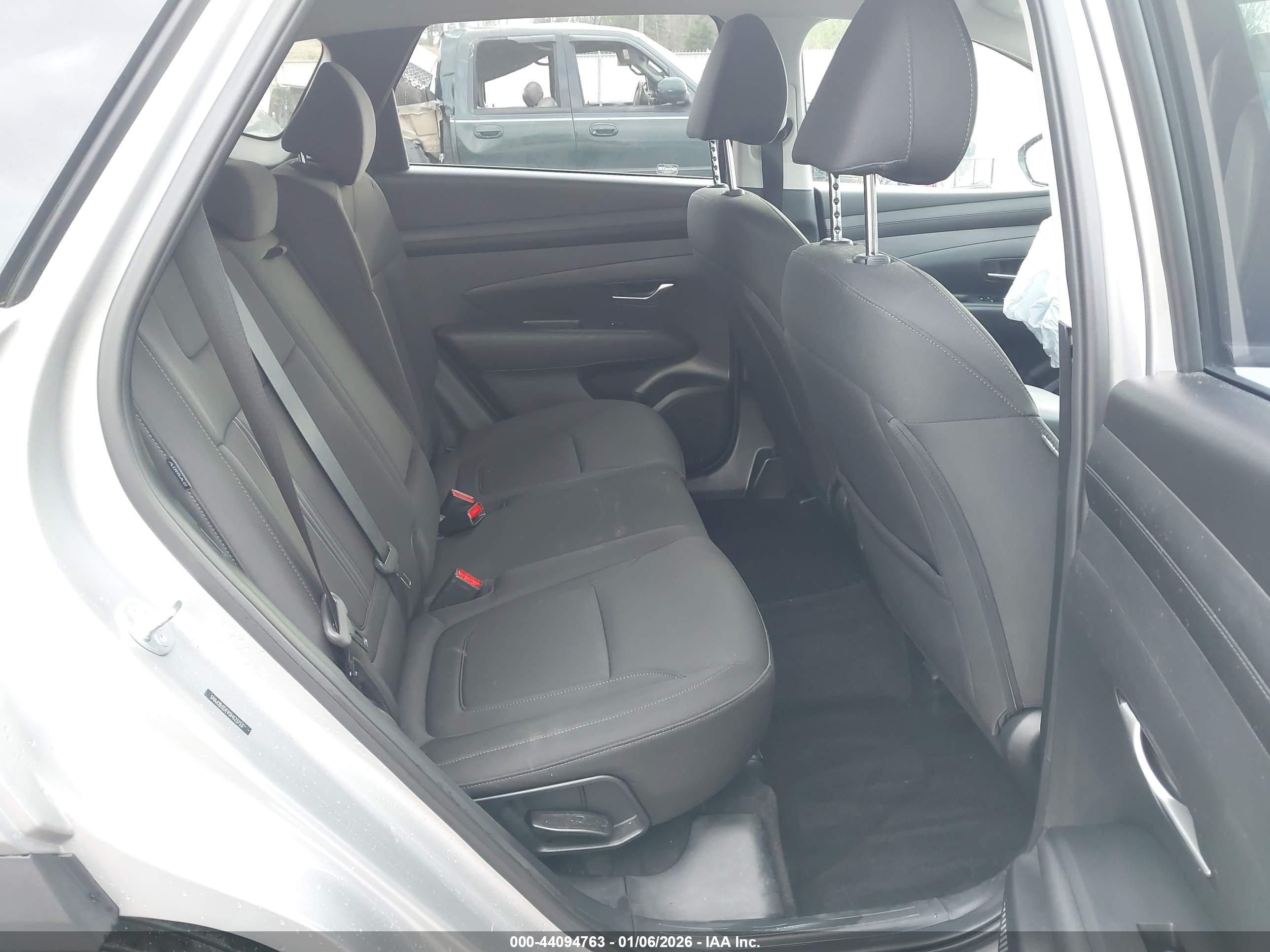 HYUNDAI TUCSON image 8