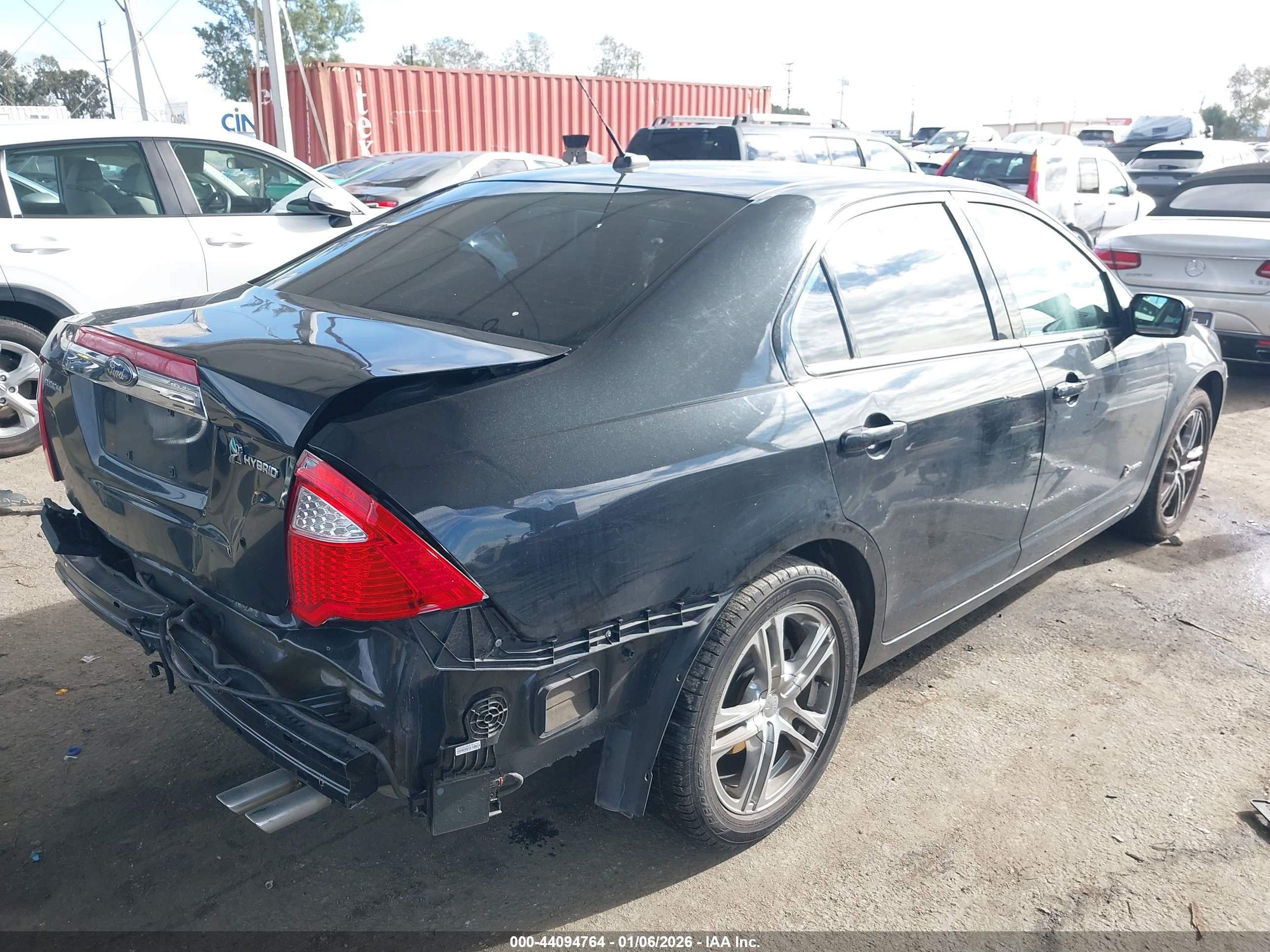 FORD FUSION image 4