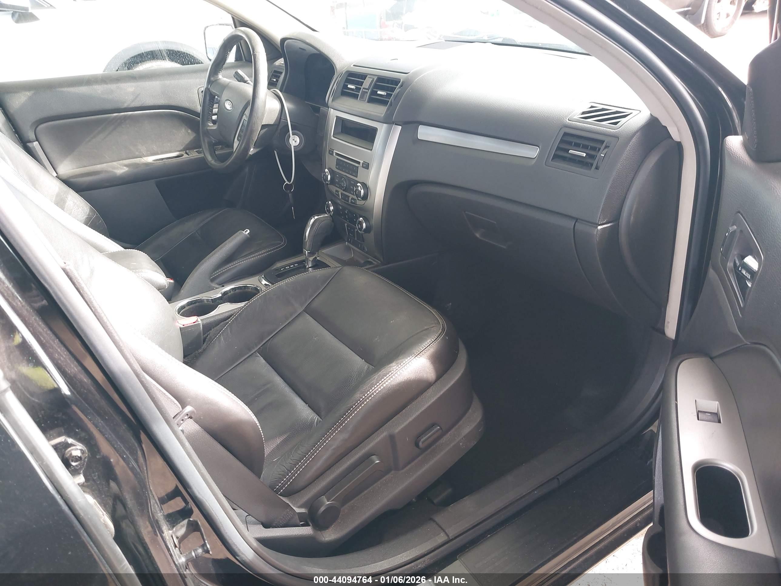 FORD FUSION image 5