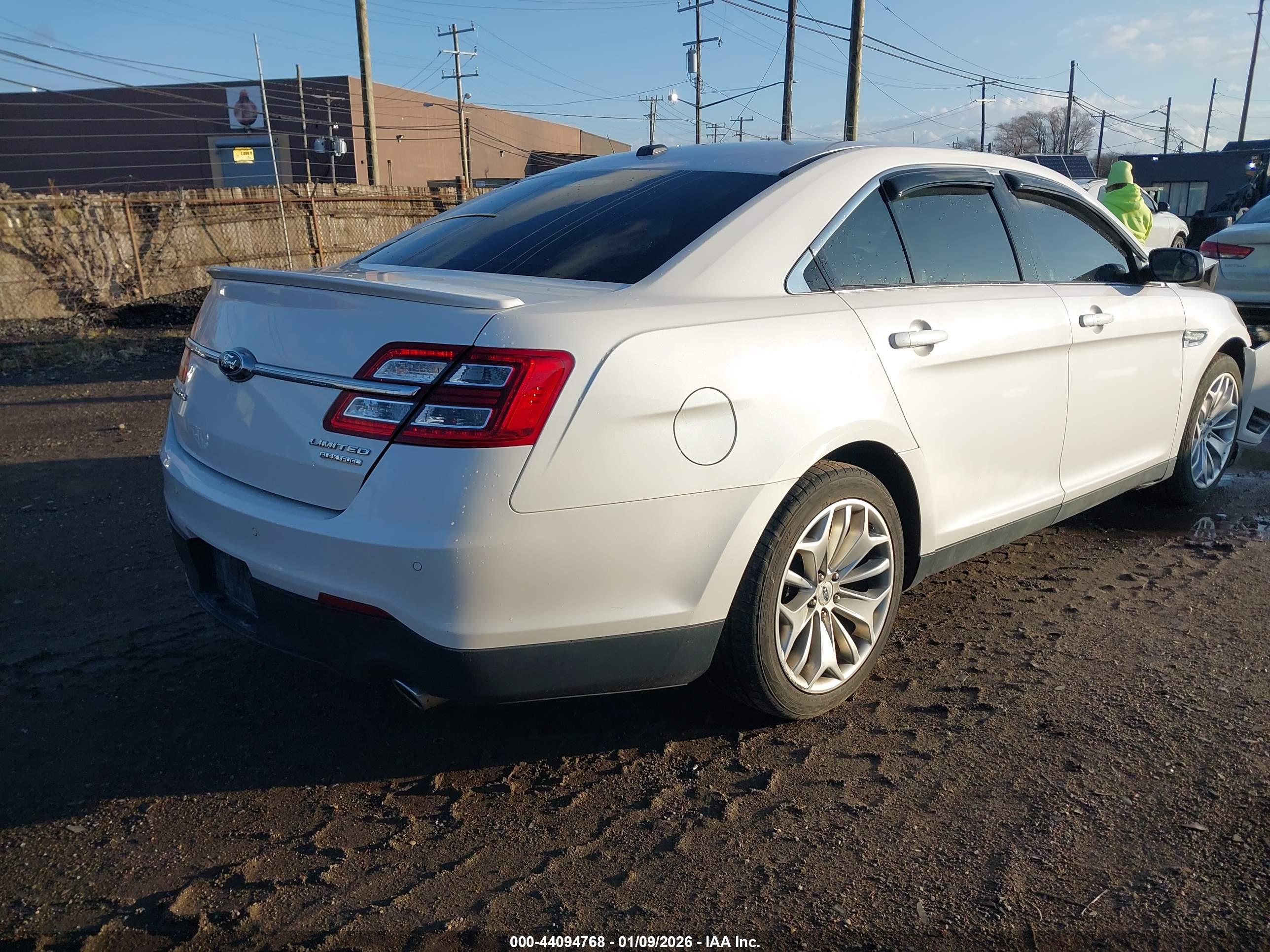 FORD TAURUS image 4