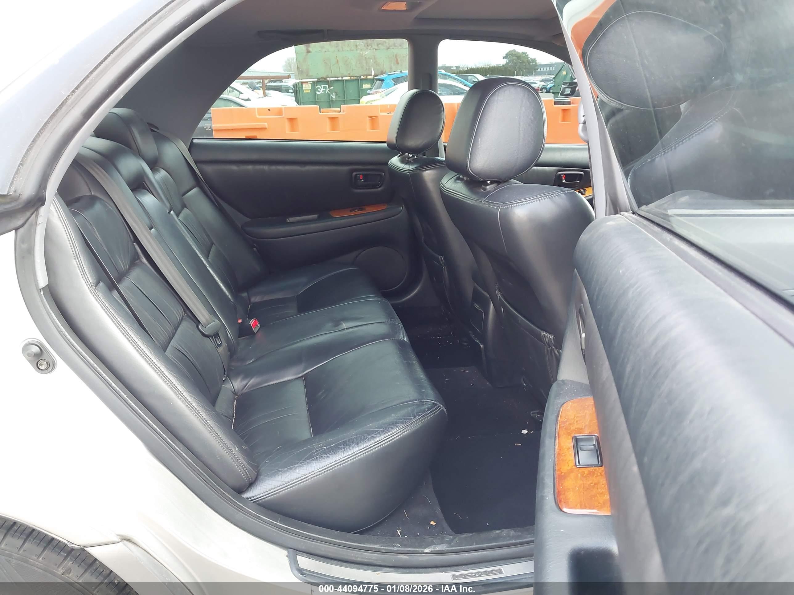 LEXUS ES image 8