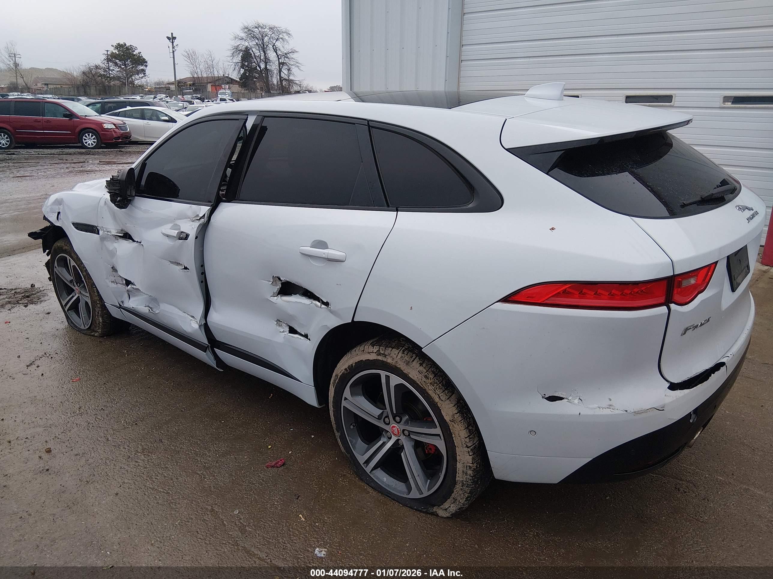 JAGUAR F-PACE image 3