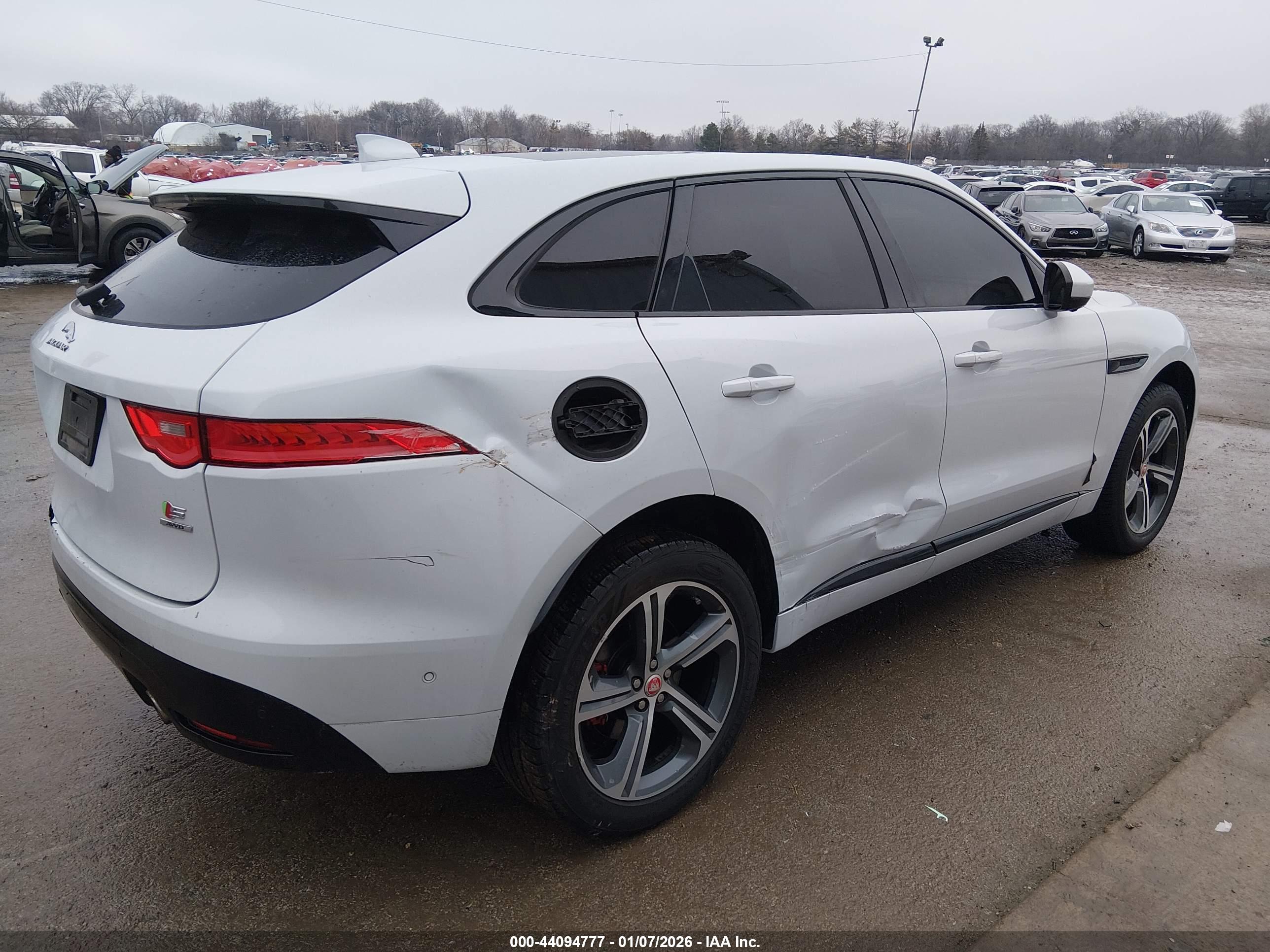 JAGUAR F-PACE image 4