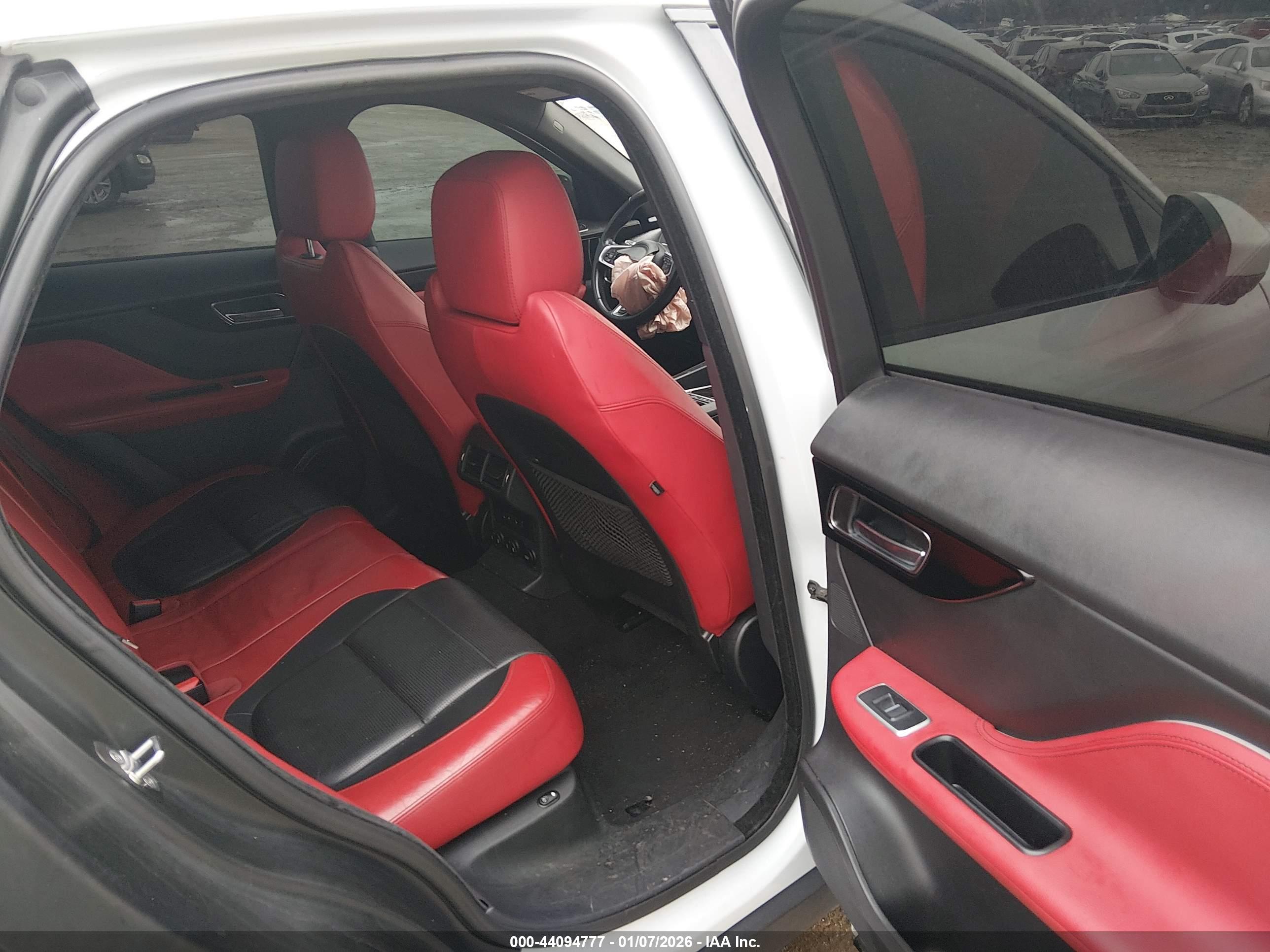 JAGUAR F-PACE image 8