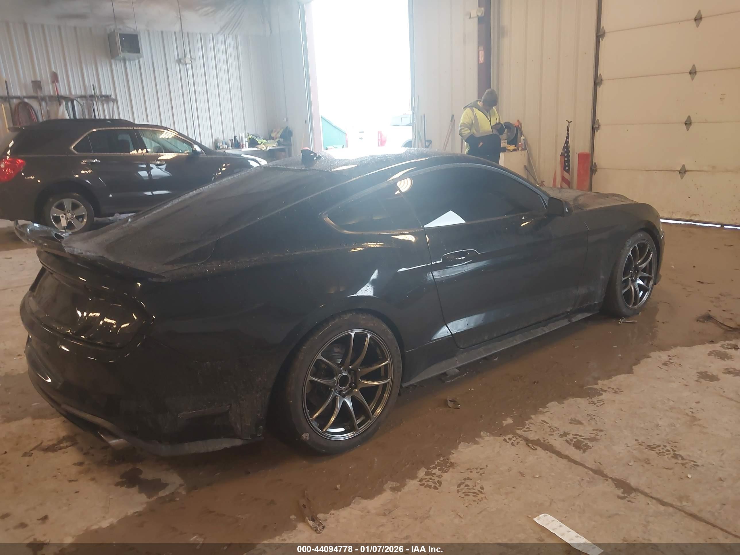 FORD MUSTANG image 4