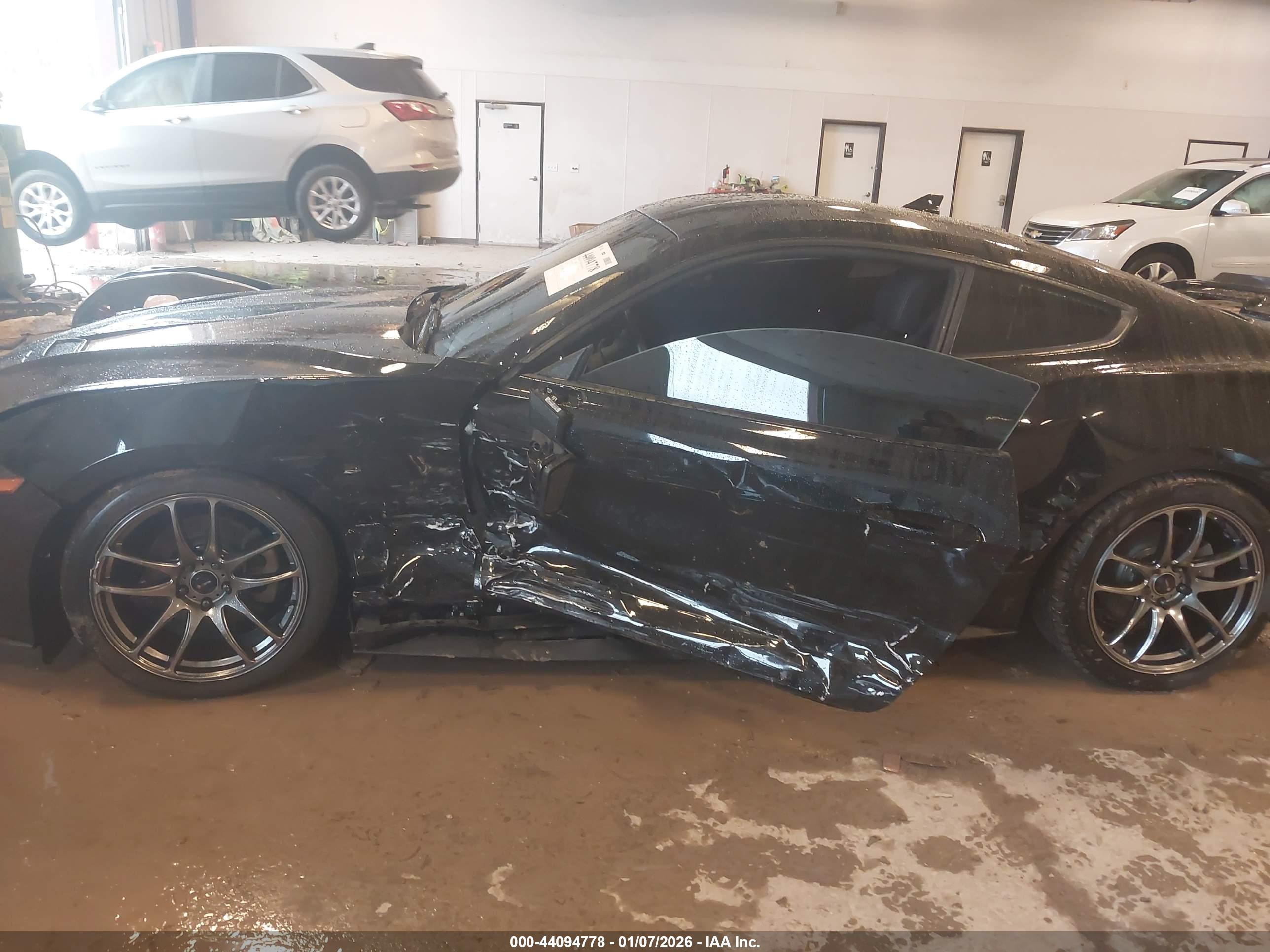 FORD MUSTANG image 6