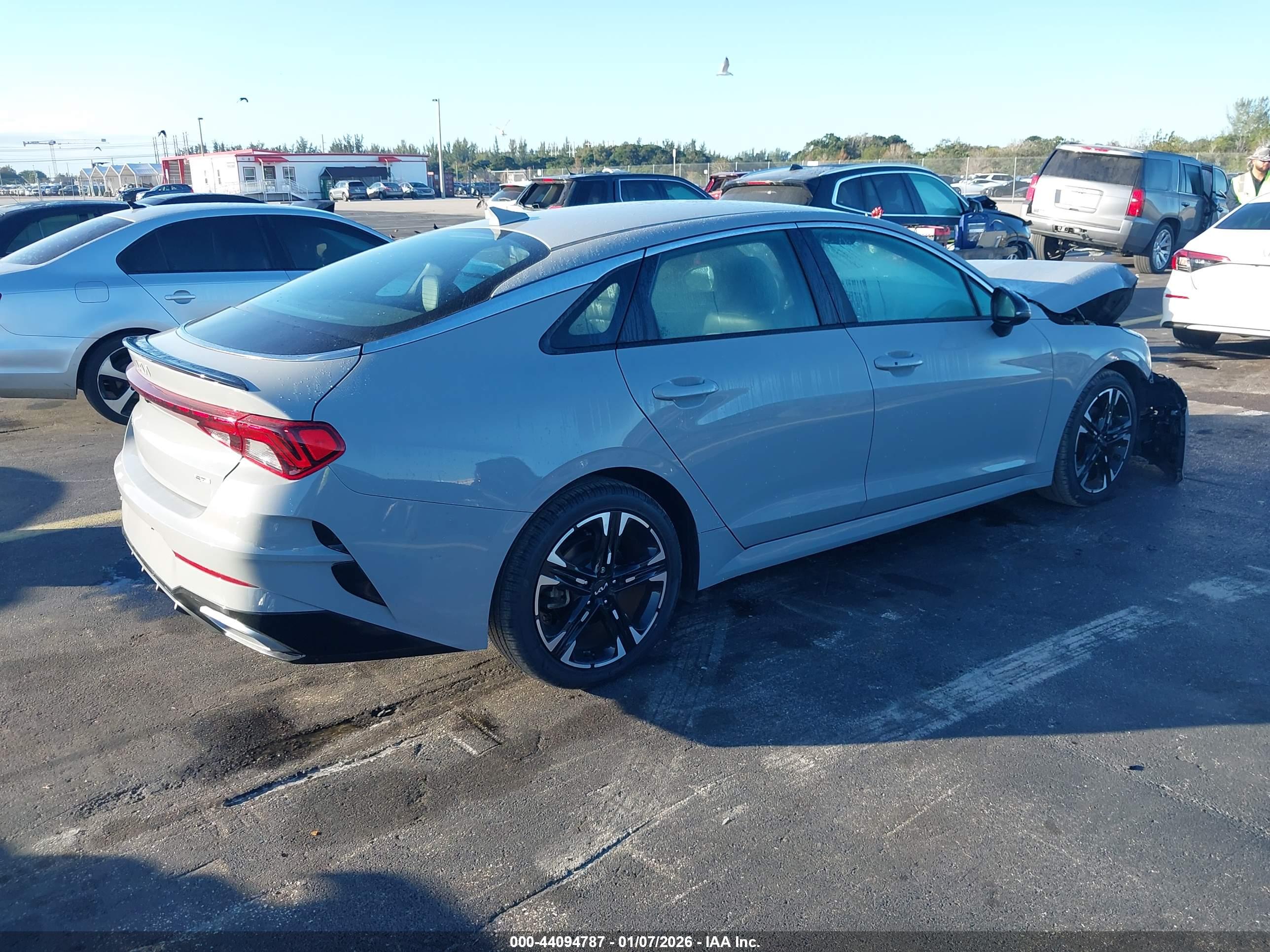 KIA K5 image 4