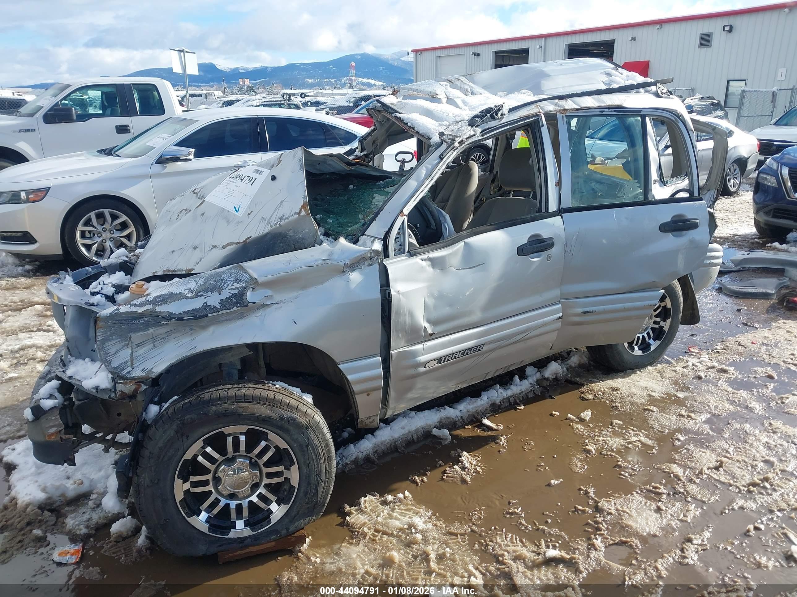 CHEVROLET TRACKER image 2