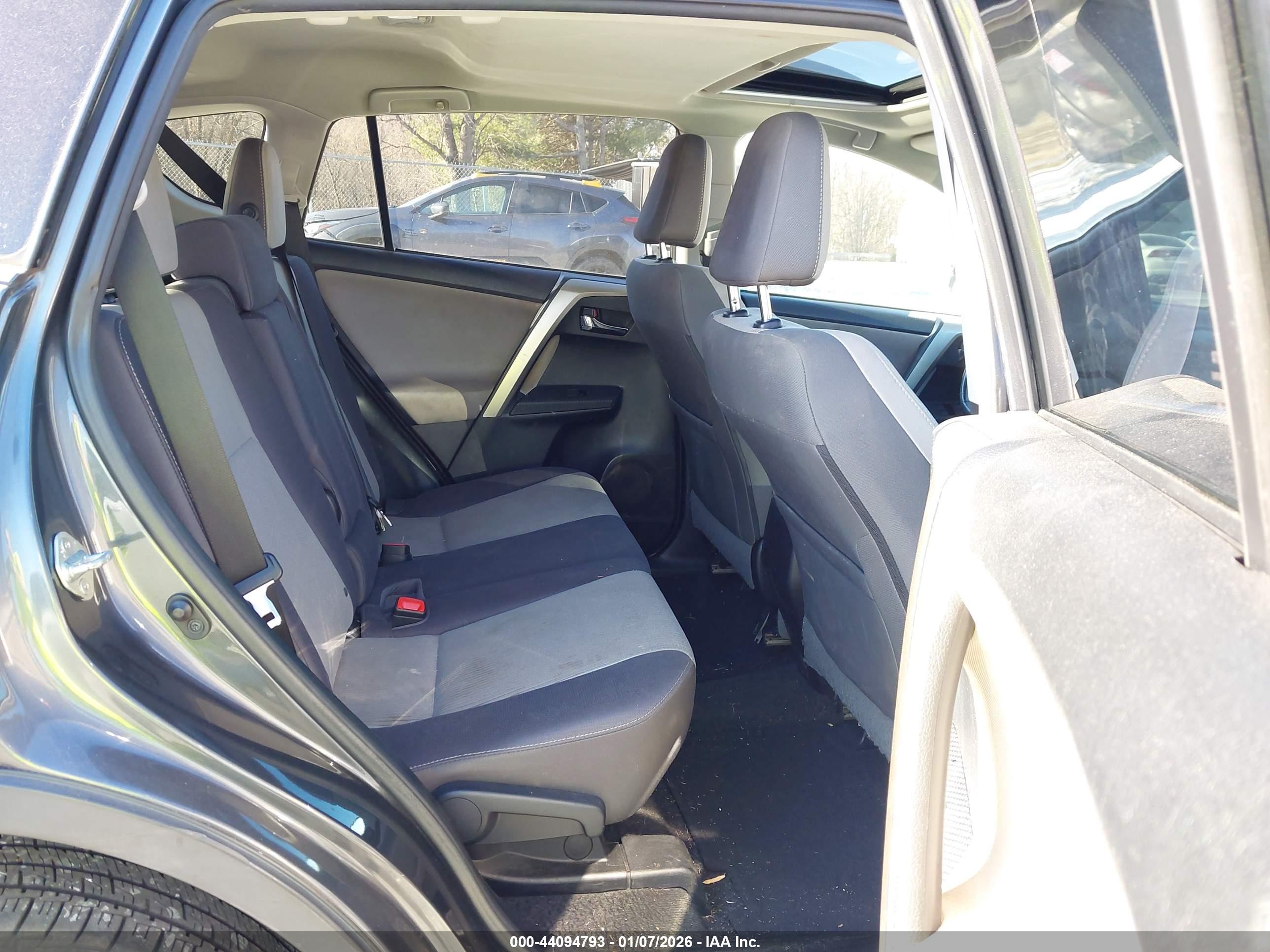 TOYOTA RAV4 image 8