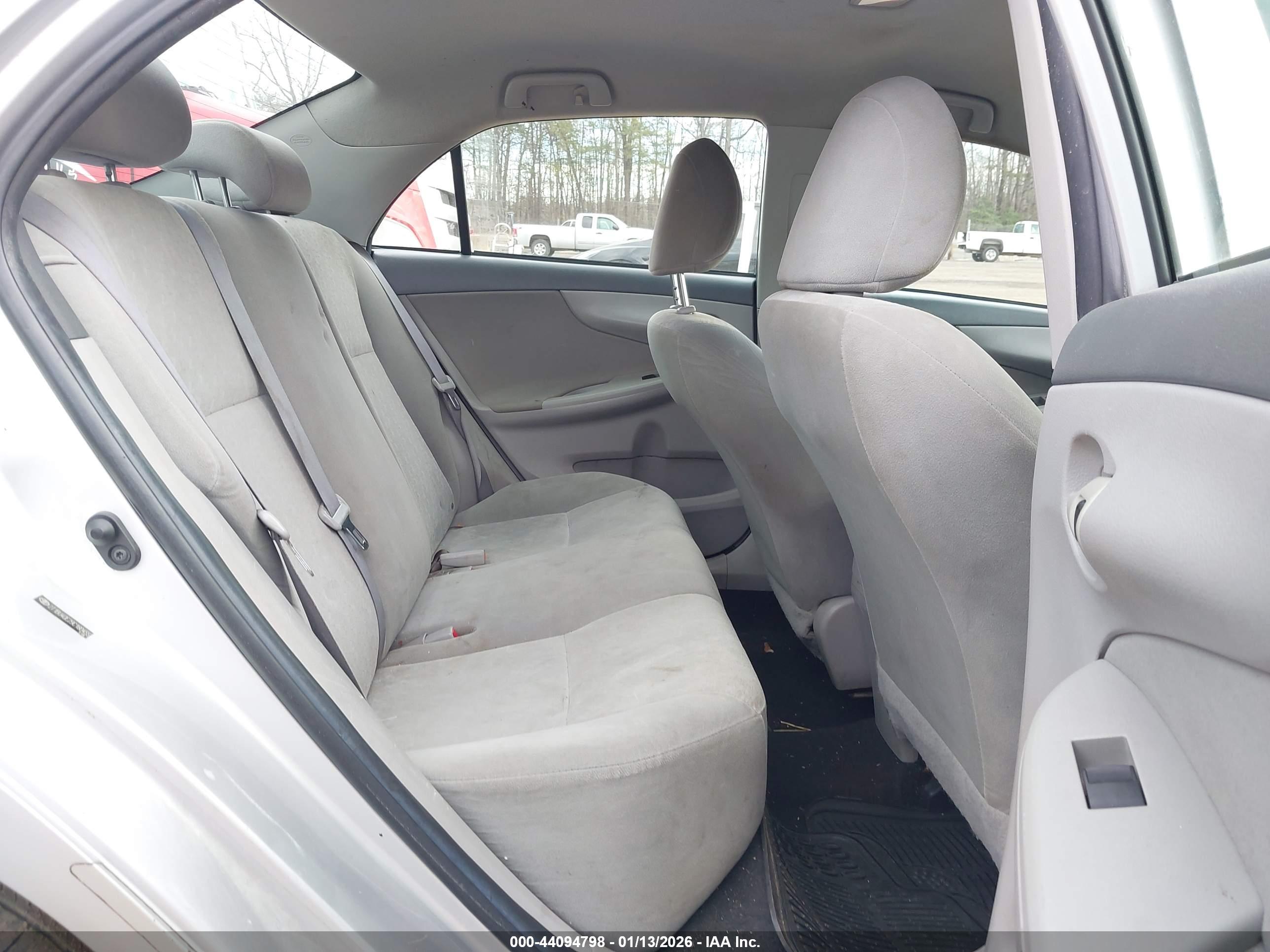 TOYOTA COROLLA image 8
