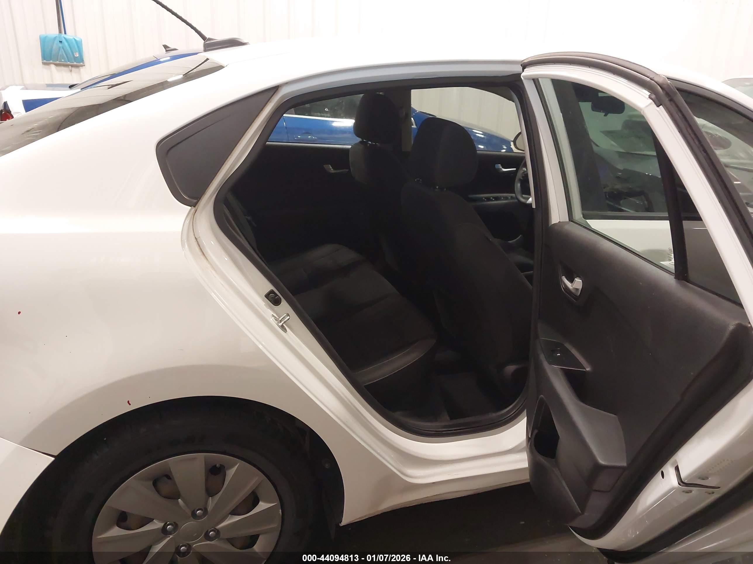 KIA RIO image 8