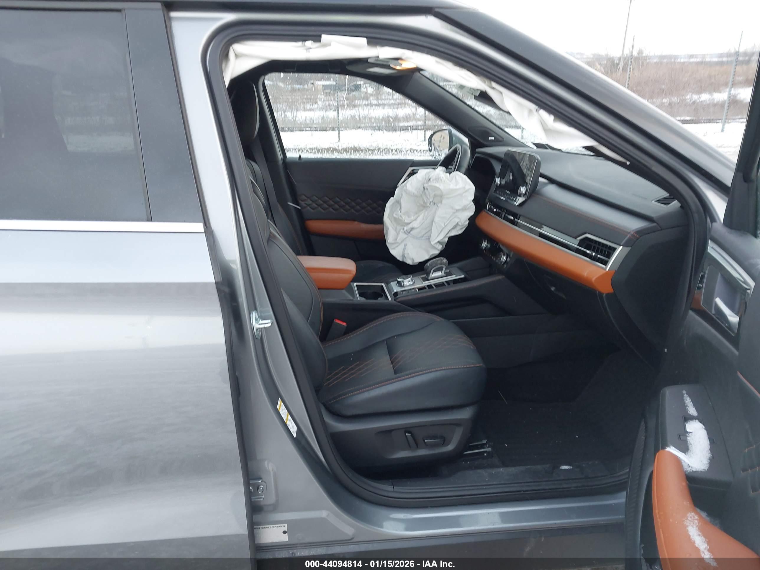 MITSUBISHI OUTLANDER image 5