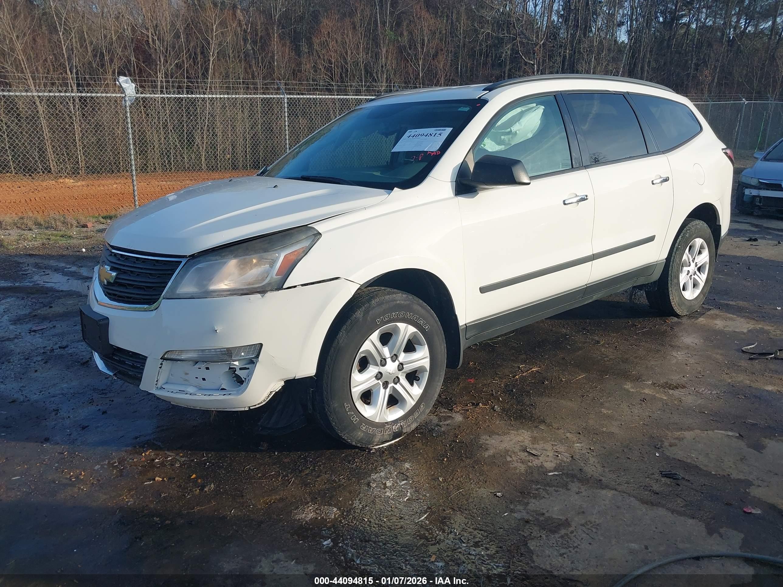 CHEVROLET TRAVERSE image 2