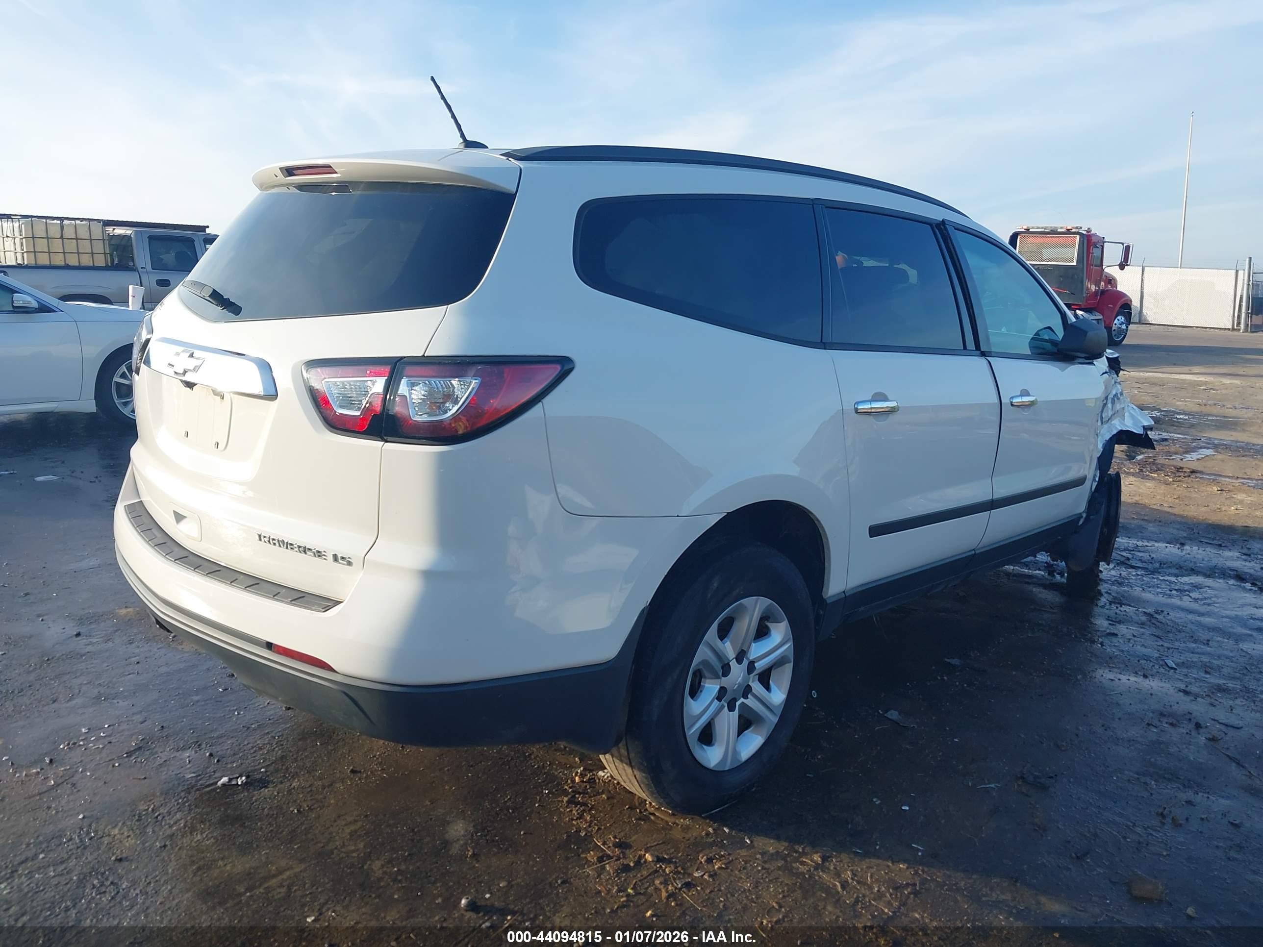 CHEVROLET TRAVERSE image 4