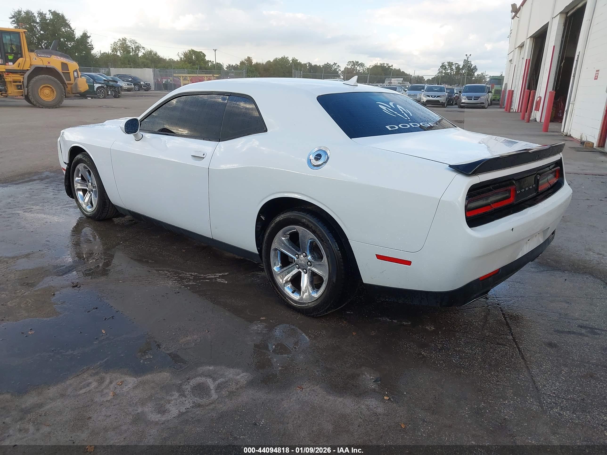 DODGE CHALLENGER image 3